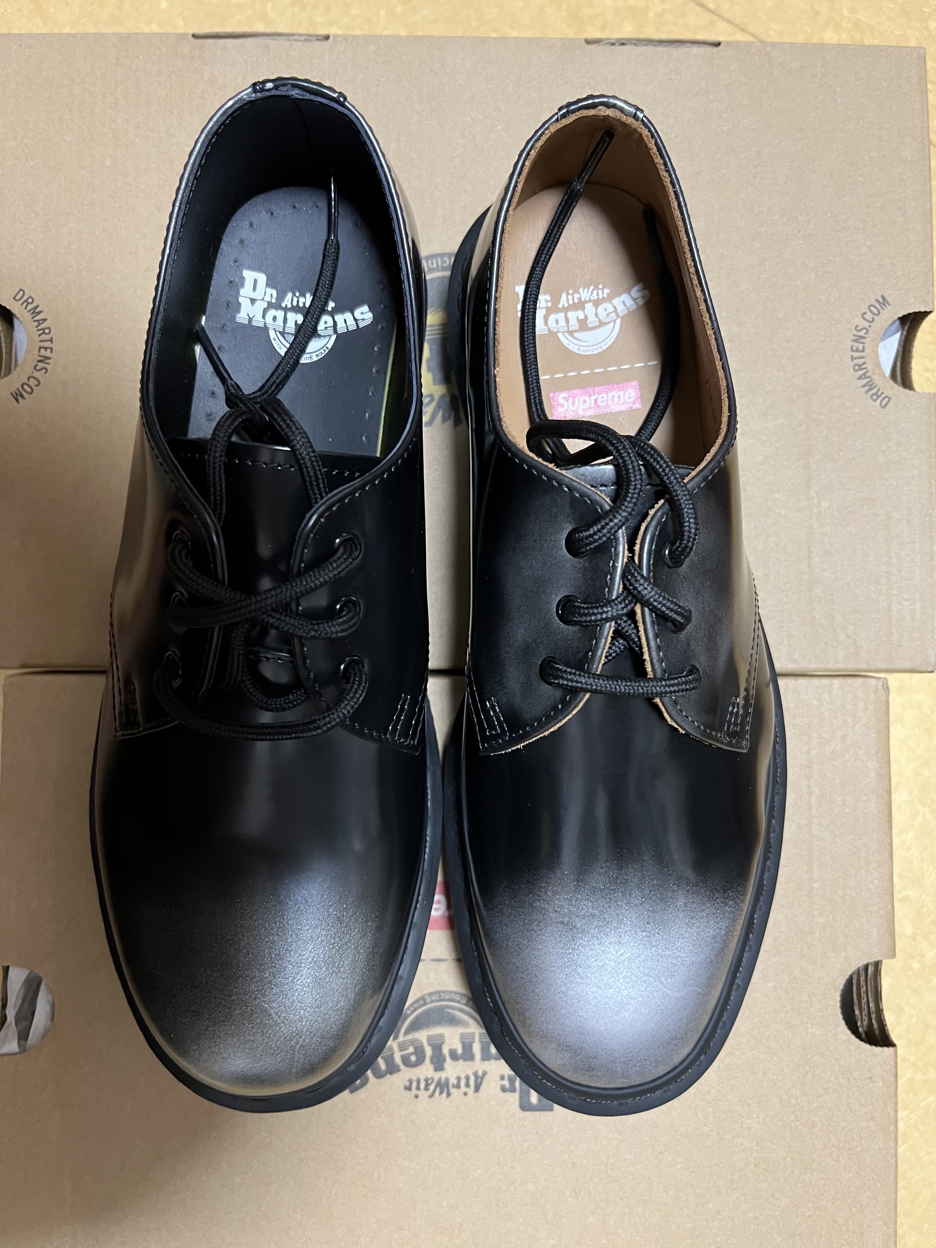 Dr. Martens 1461 Silver Arcadia Multi, Dr. Martens x Supreme 1461 Gray Silver 착용 스타일 - 1