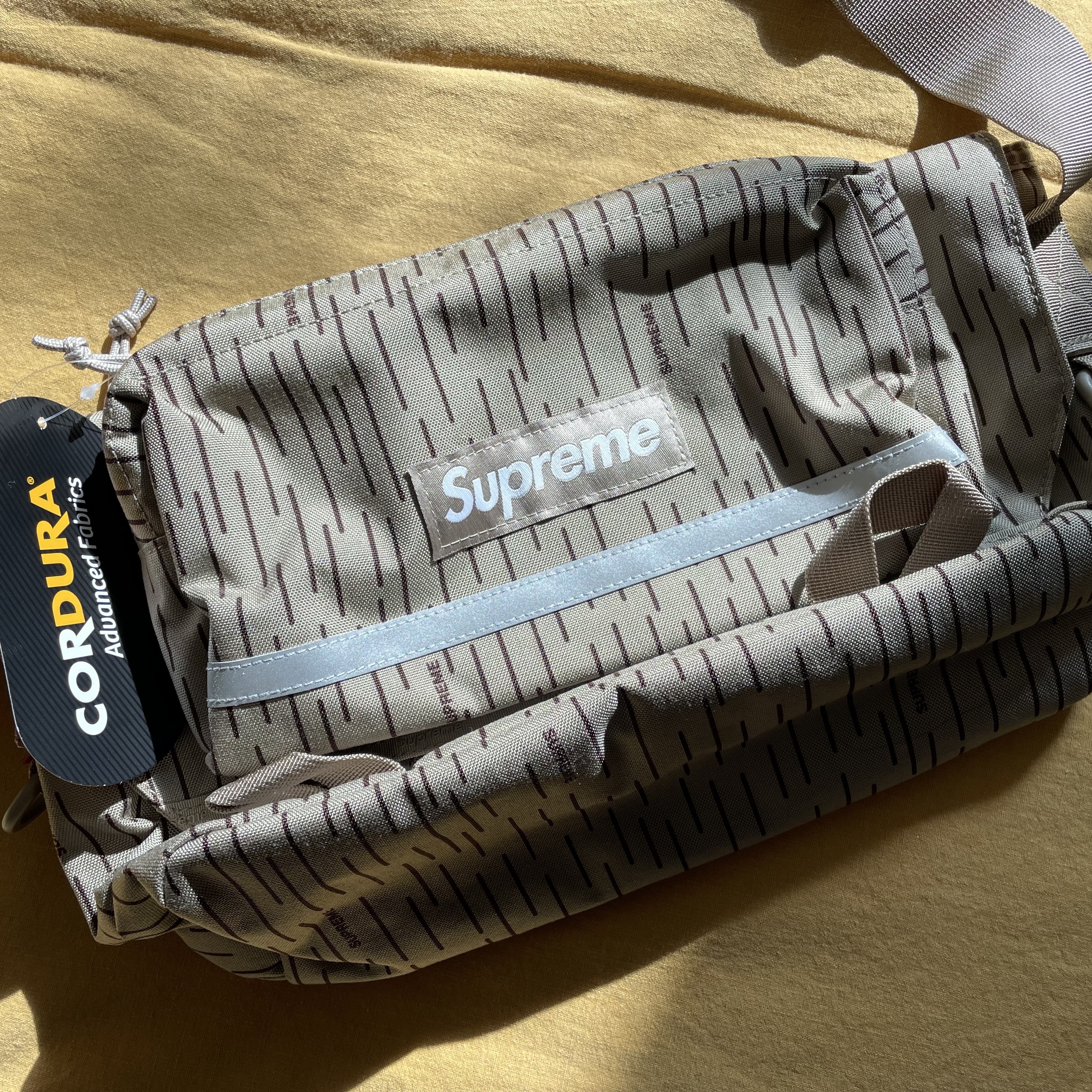 Supreme Messenger Bag Tan Raindrop - 24FW 착용 스타일