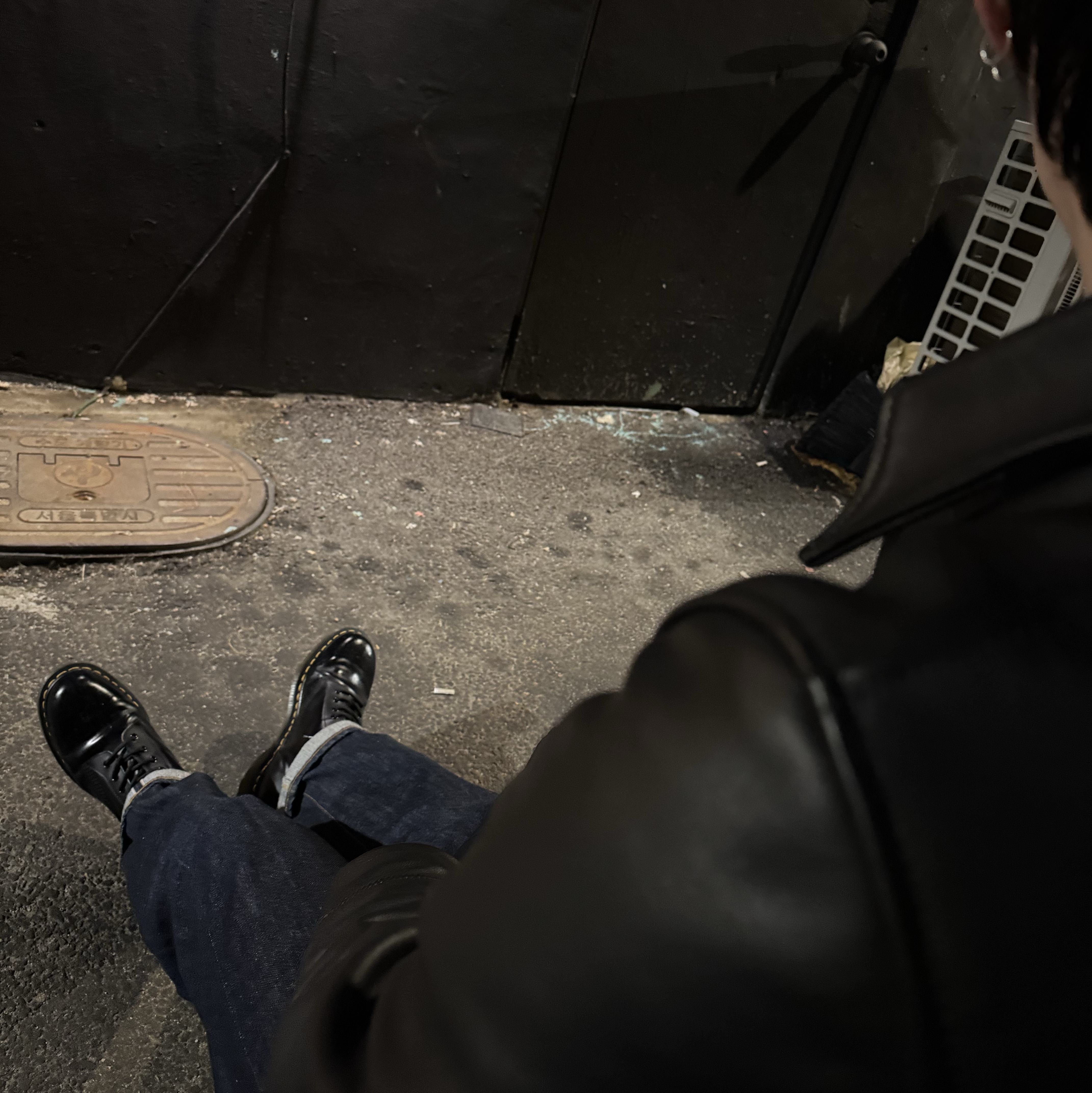 Dr. Martens 1460 Smooth Boots Black, LVC 1947 501 Rigid Cotton Jean Dark Indigo 착용 스타일 - 2