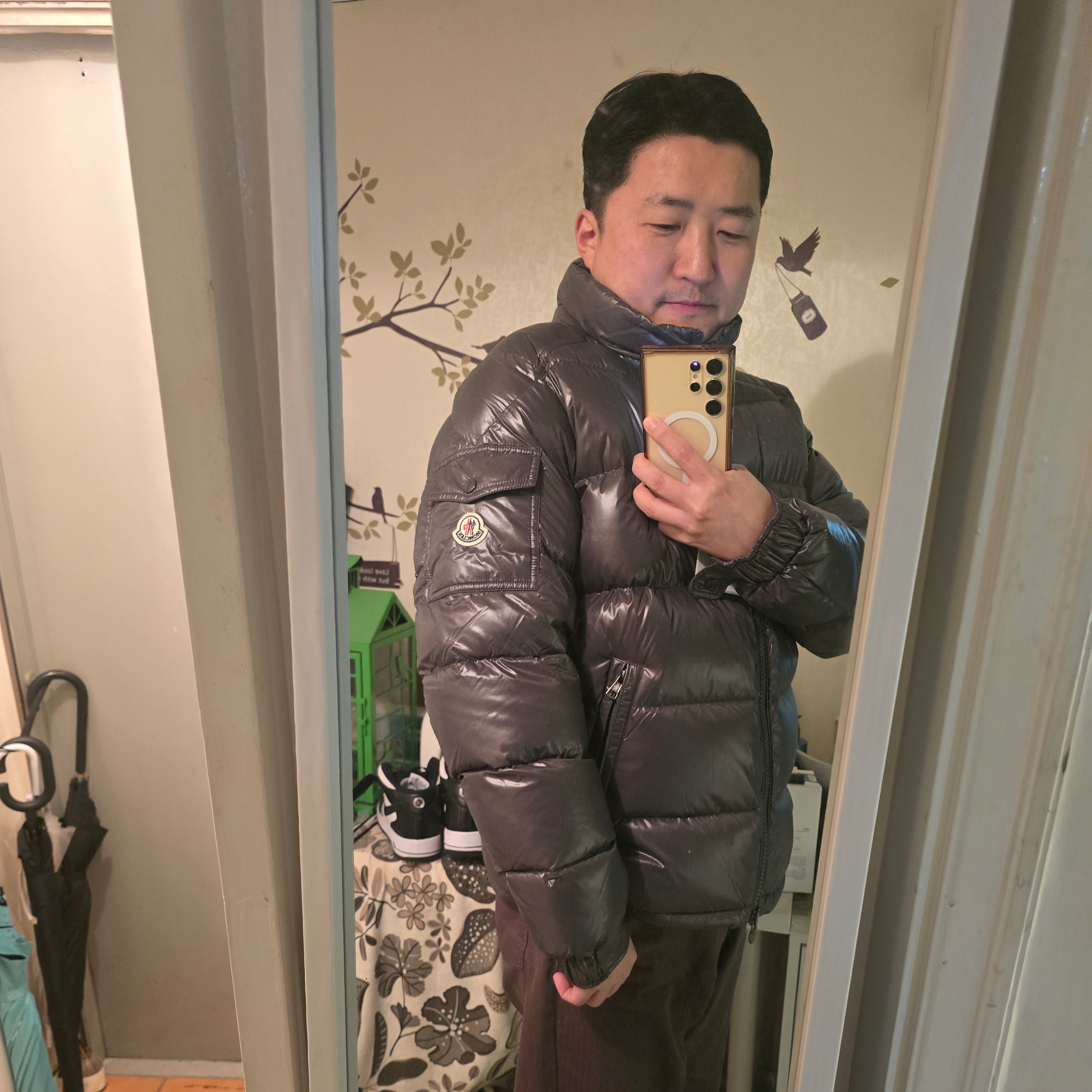 Moncler Maya Hooded Short Down Jacket Dark Grey - 25FW 착용 스타일 - 1
