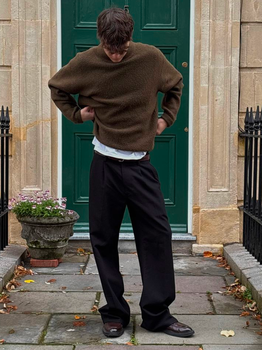 Millo Archive Slanted Henley Neck Knit Ash Brown, Knitted Knitted Shaggy Dog Wool 100% Round Knit Brown 착용 스타일 - 2