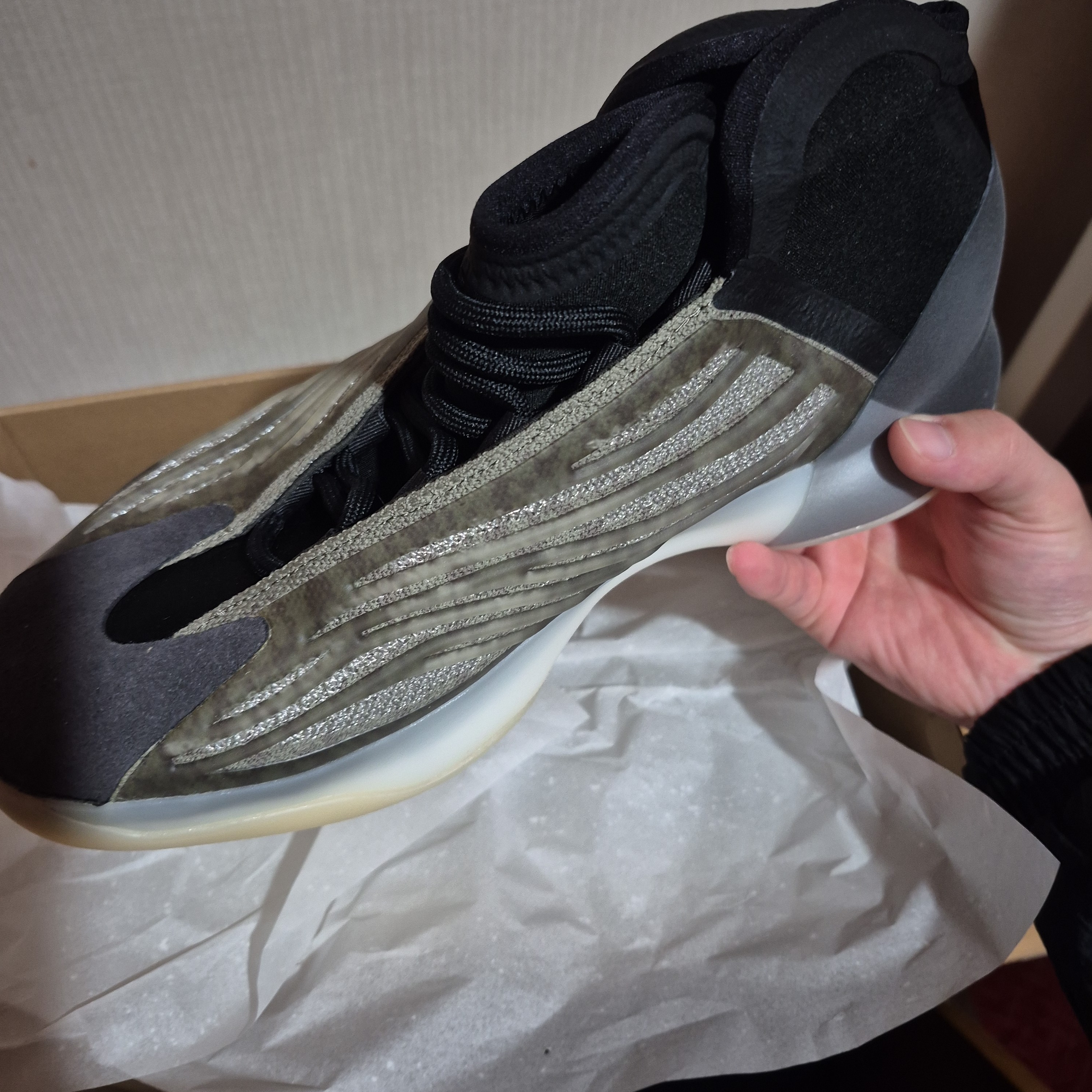 Adidas Yeezy QNTM Barium 착용 스타일