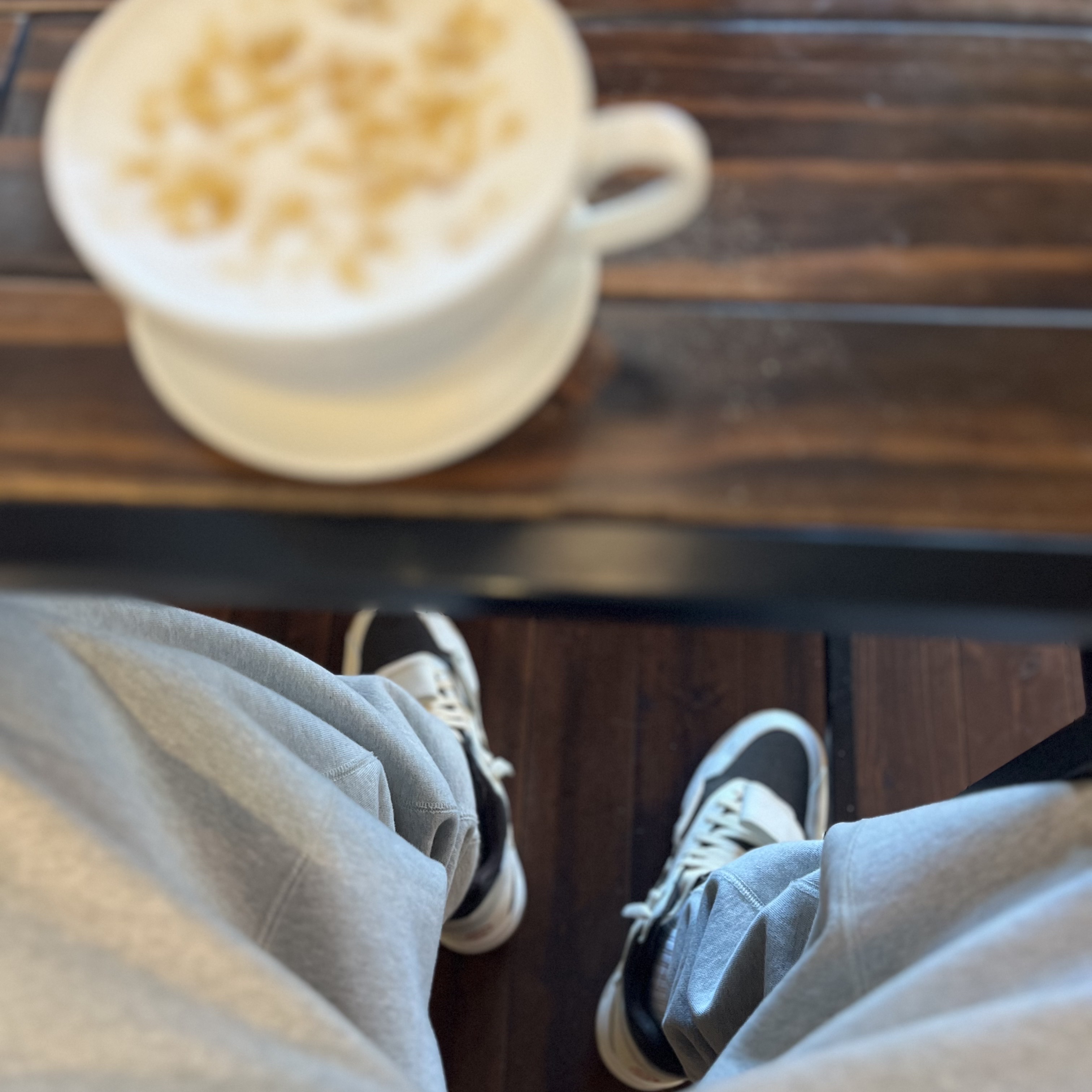 Jordan x Travis Scott Jumpman Jack TR Sail and Dark Mocha, Nike x Stussy Fleece Pants Grey Heather (FN5231-050) 착용 스타일 - 2