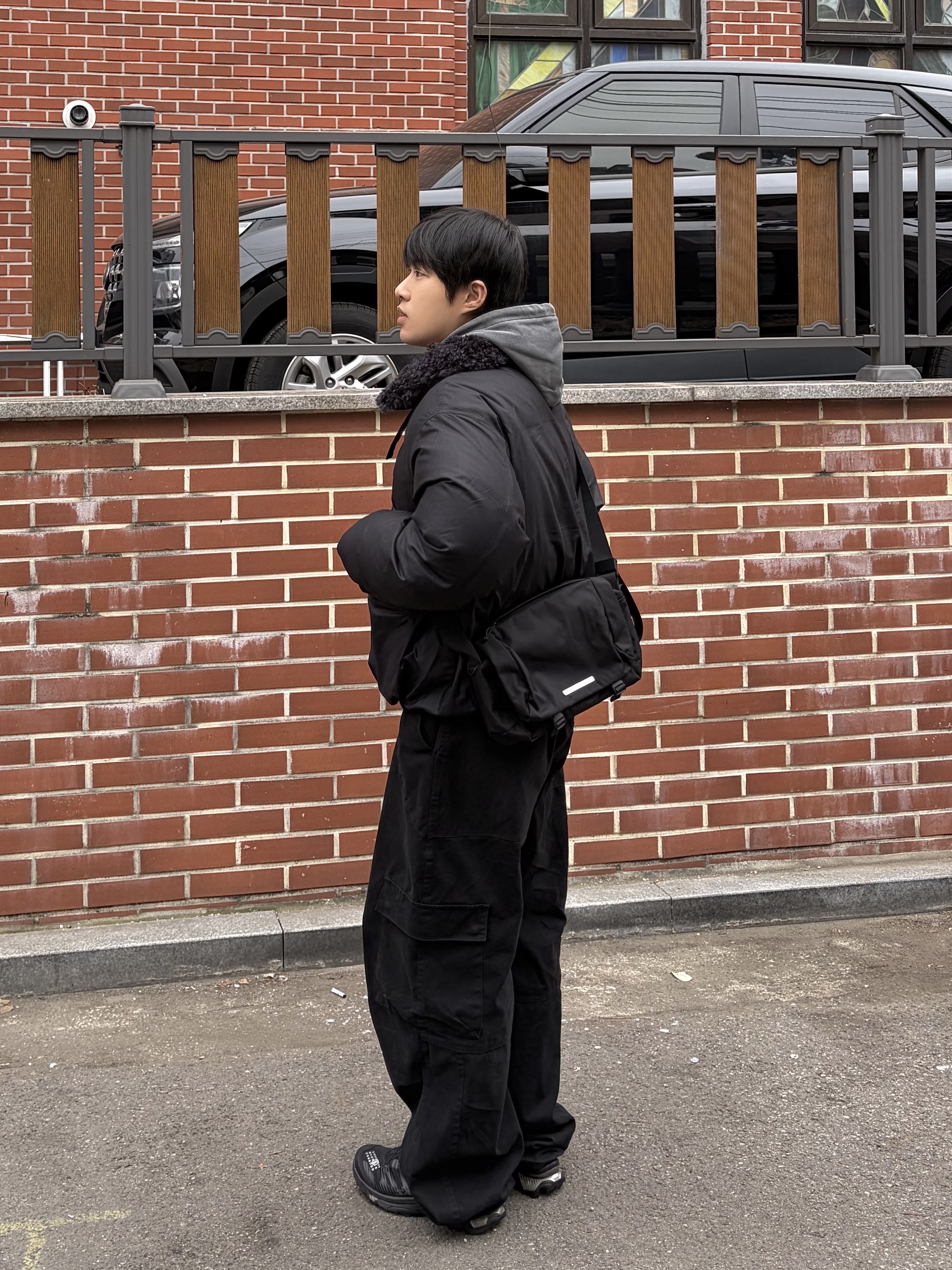 noun Washed Cargo Pants Black, Salomon x MM6 Maison Margiela XT-4 Mule Black 착용 스타일 - 1