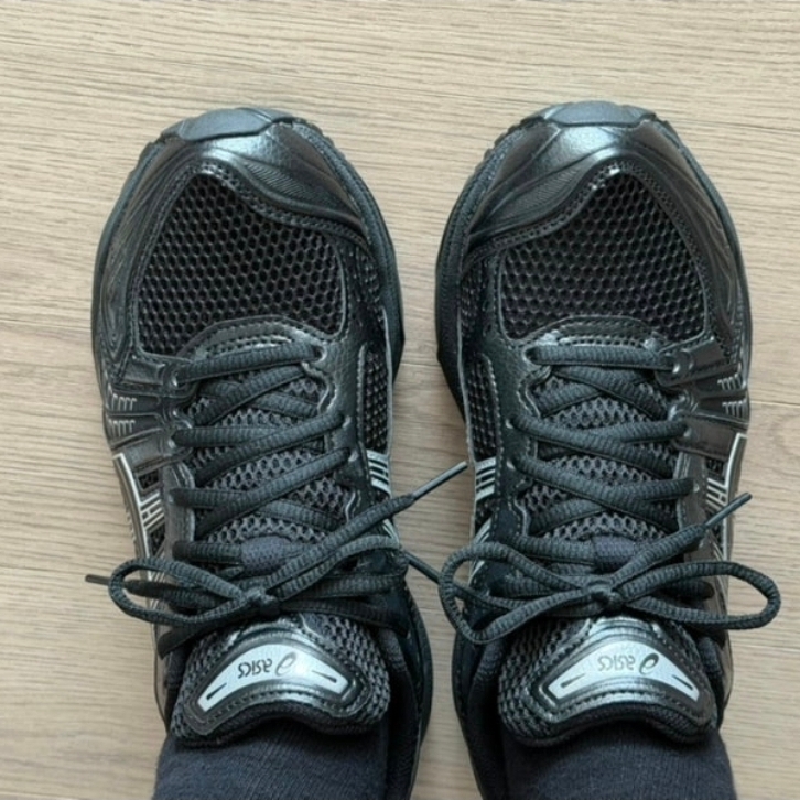 Asics Gel-Kayano 14 Black Pure Silver 착용 스타일