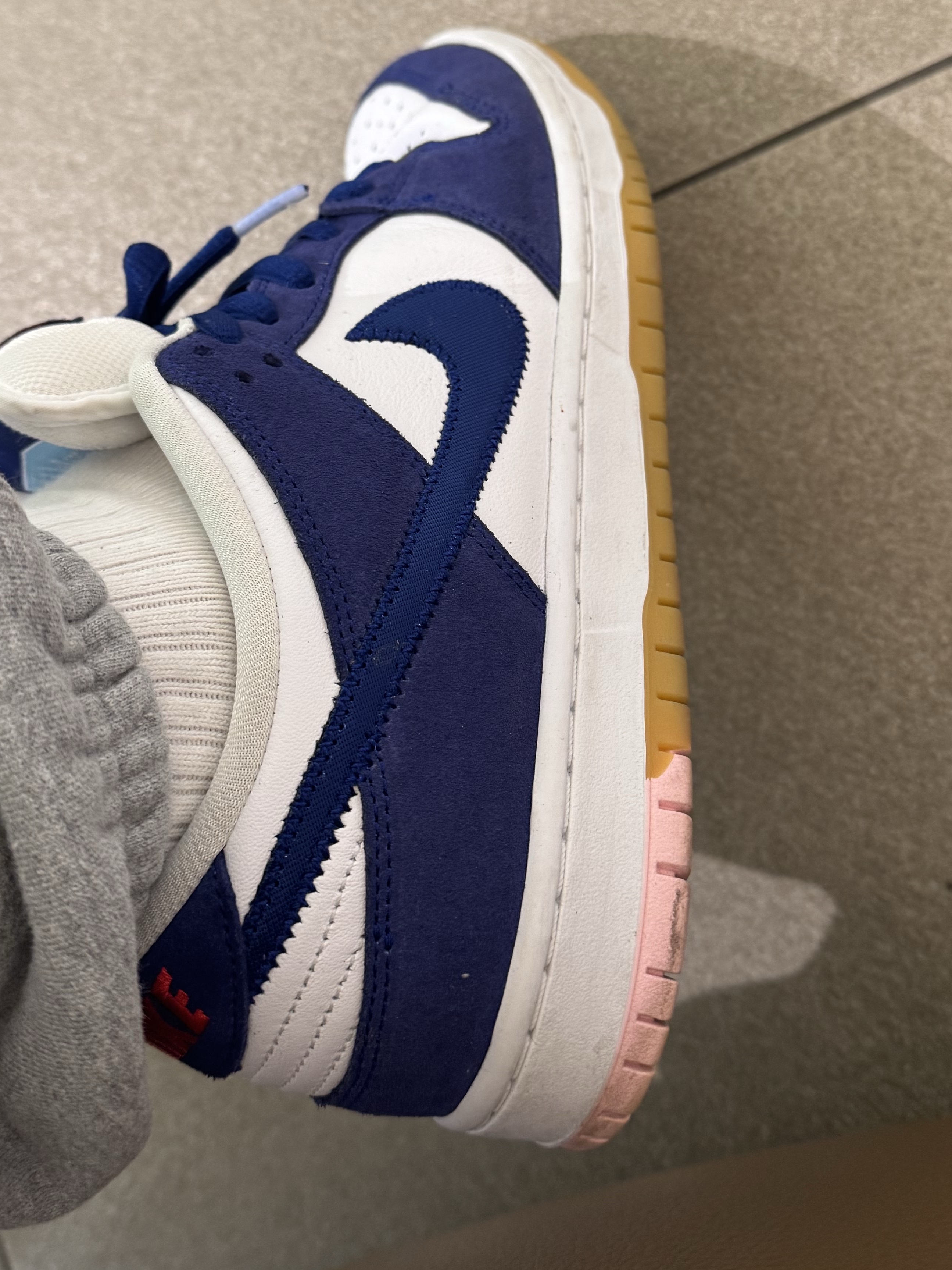 Nike SB Dunk Low Pro Premium Deep Royal Blue, Nike x Stussy Fleece Pants Grey Heather (FN5231-050) 착용 스타일 - 4