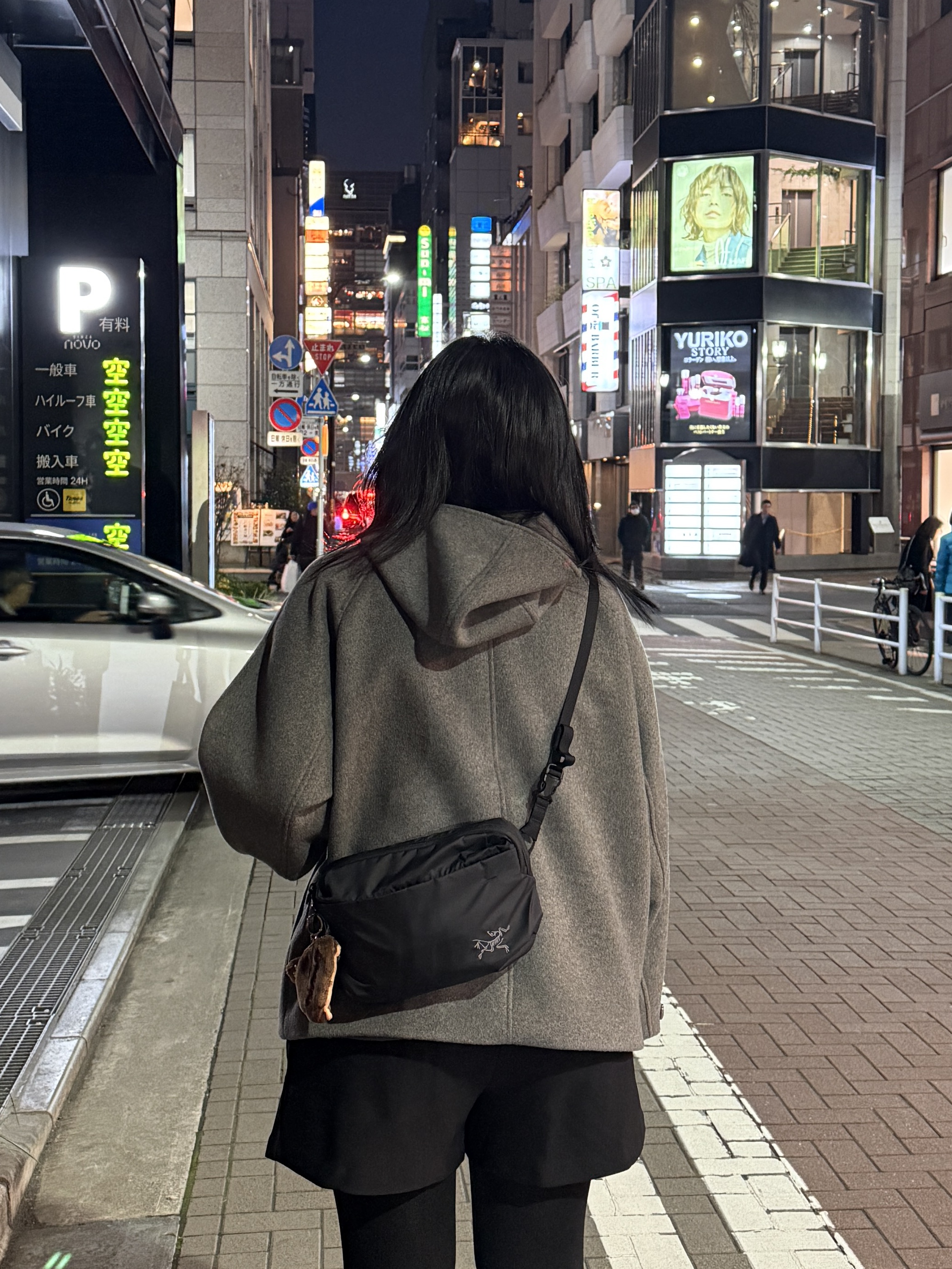 Arc'teryx Heliad 6 Crossbody Bag Black 착용 스타일
