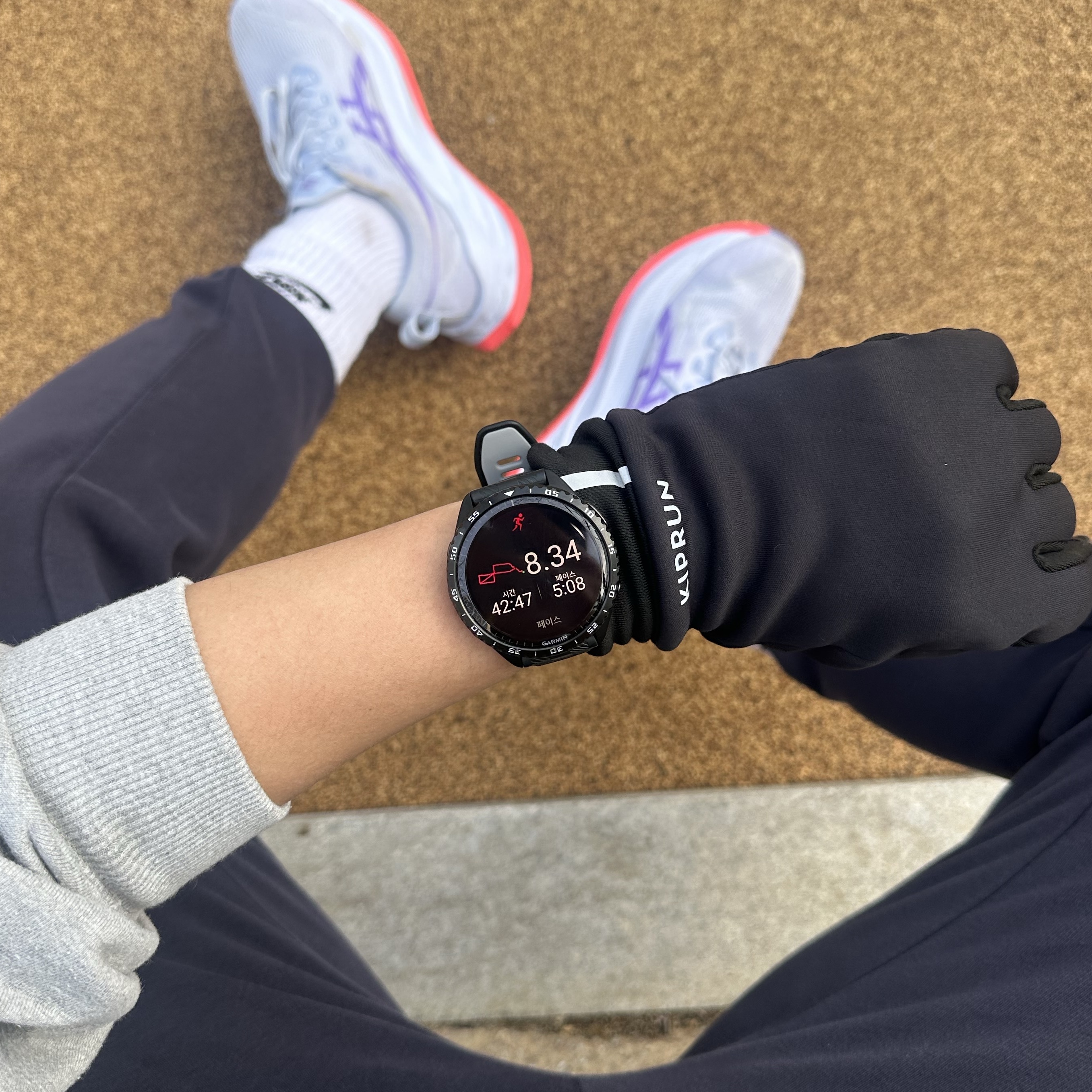 Asics Superblast 2 Blue Fade Edo Purple, [10% 적립] Garmin Forerunner 965 GPS Black (WiFi) 착용 스타일