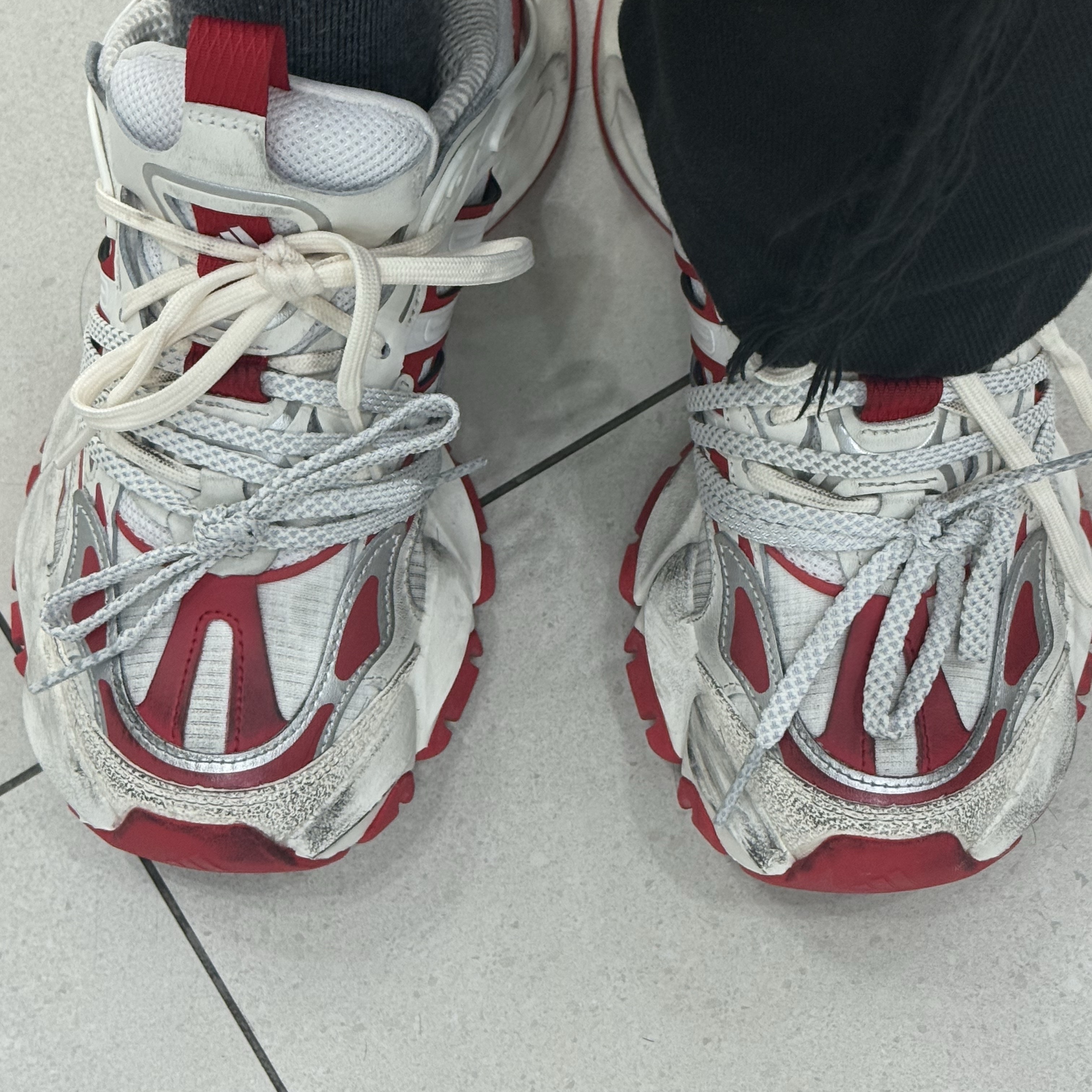 Adidas Vento XLG Deluxe Sneakers White Red 착용 스타일 - 1