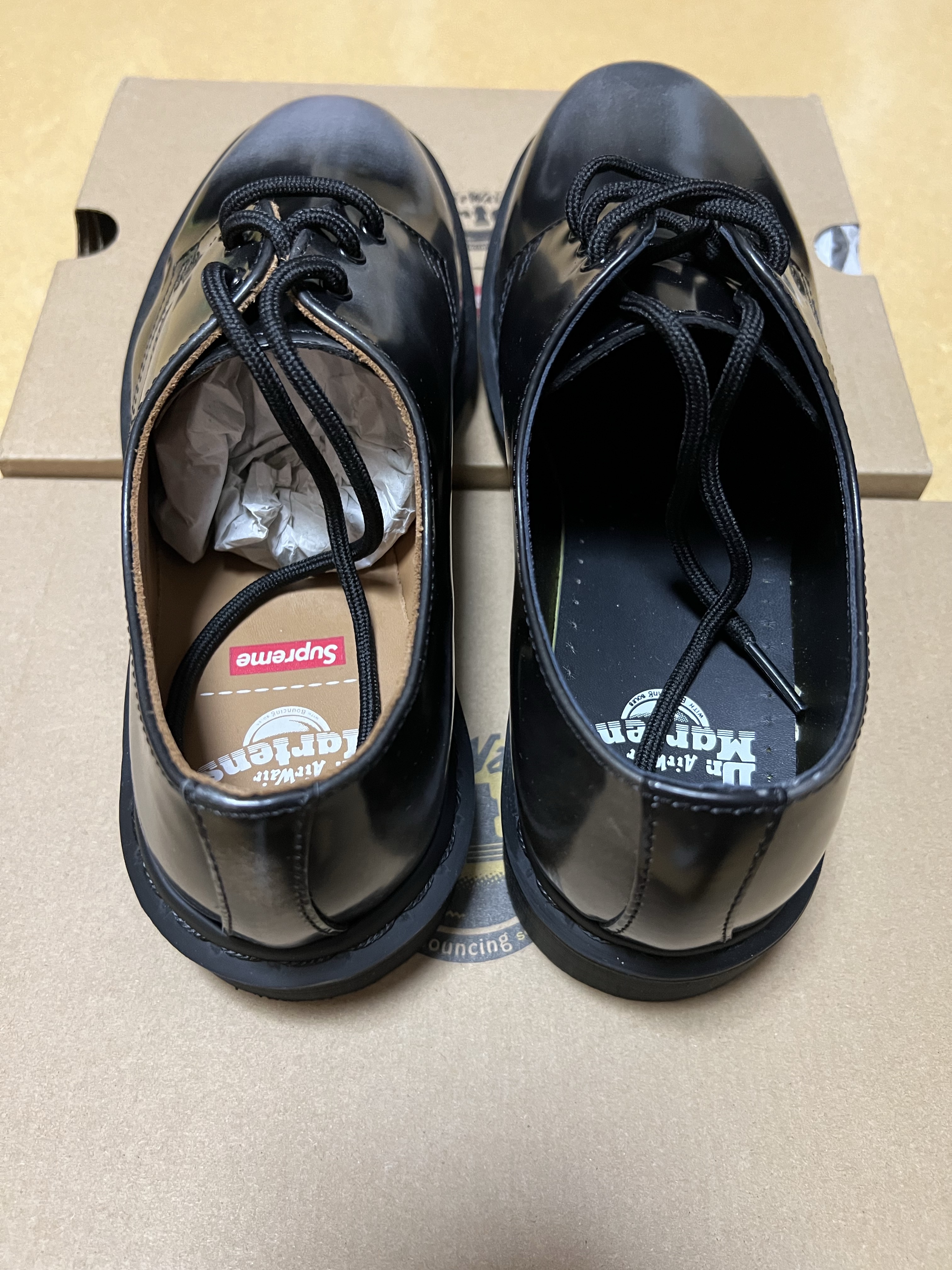 Dr. Martens 1461 Silver Arcadia Multi, Dr. Martens x Supreme 1461 Gray Silver 착용 스타일 - 2