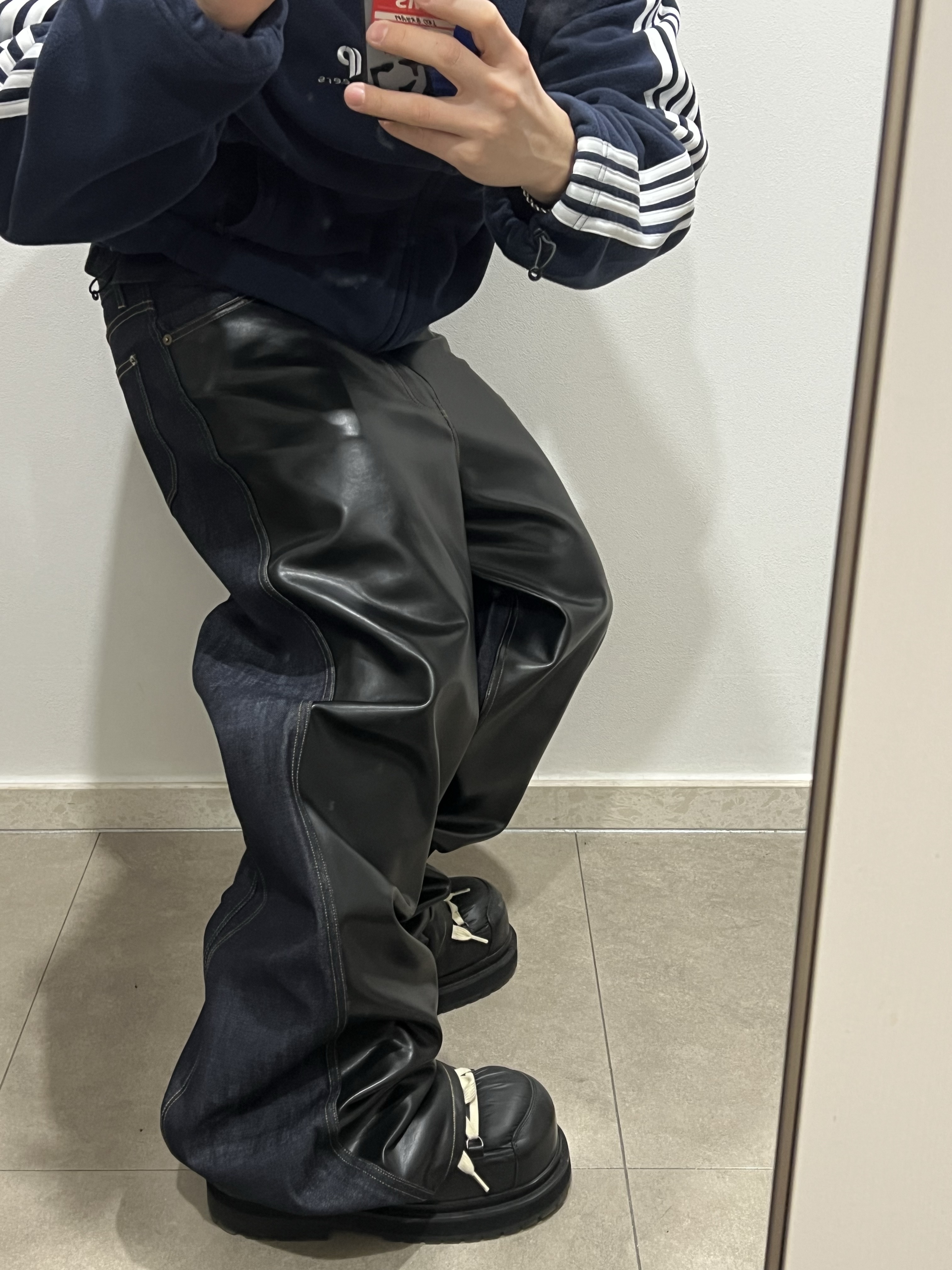 emostanceclub Leather Panel Half and Half Denim Indigo 착용 스타일 - 4