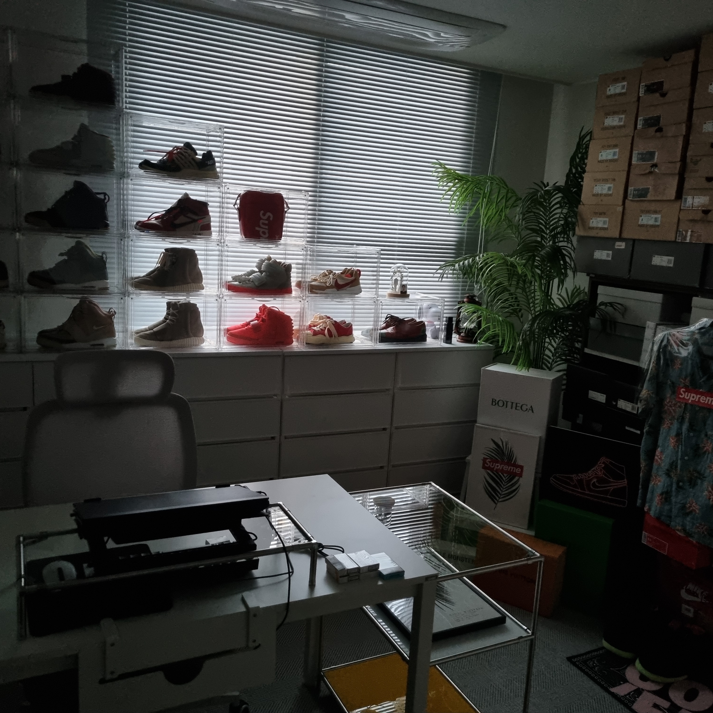 Nike Air Yeezy 2 Red October, Nike Air Yeezy 2 Solar Red 착용 스타일 - 6