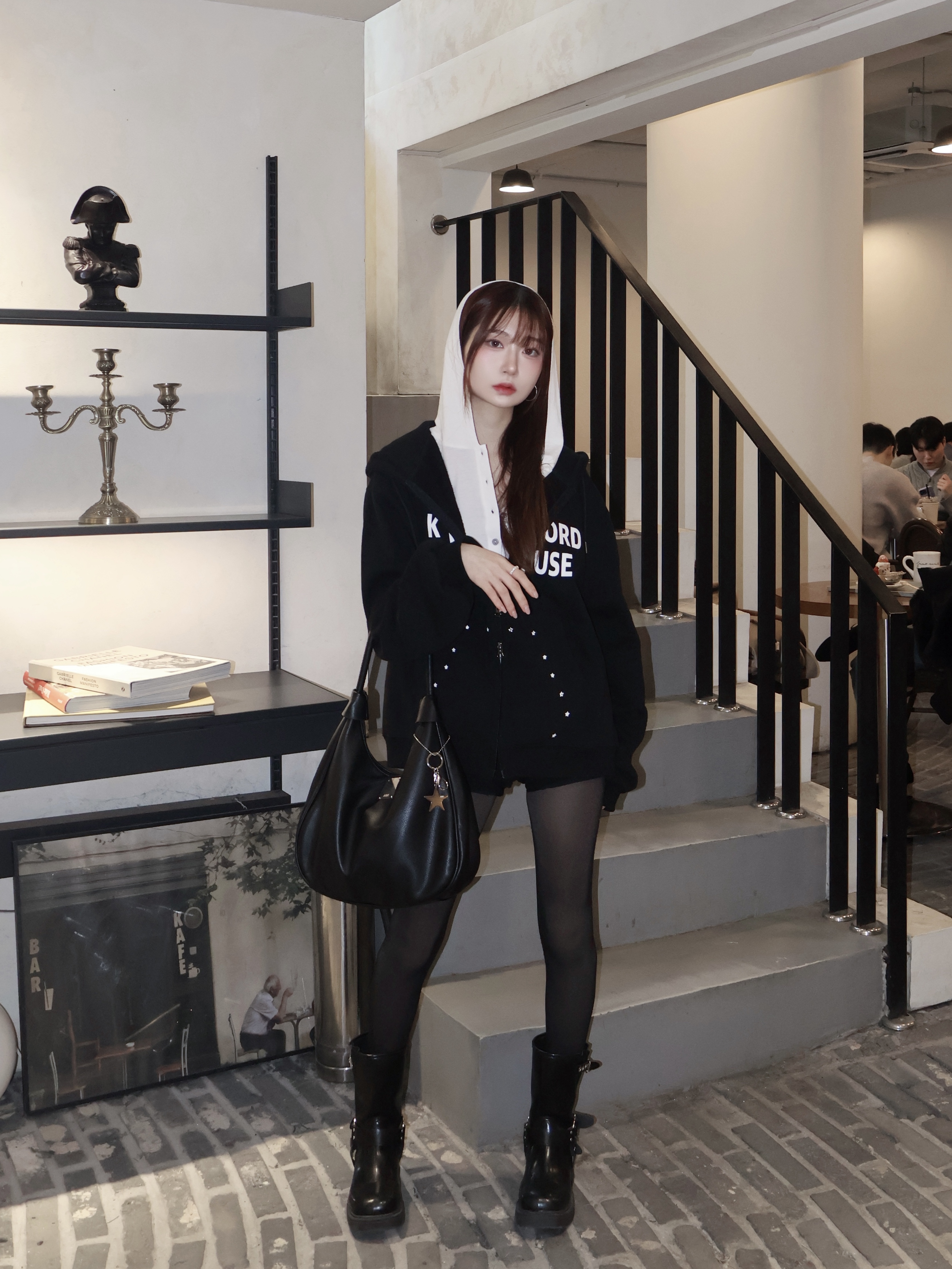 SLOW RECORD HOUSE Typo Star Hood Zip-up Black 착용 스타일 - 7