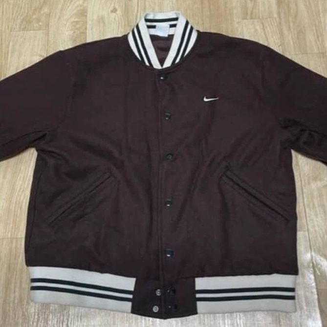 Nike NSW Authentics Varsity Jacket Brown Basalt - Asia 착용 스타일