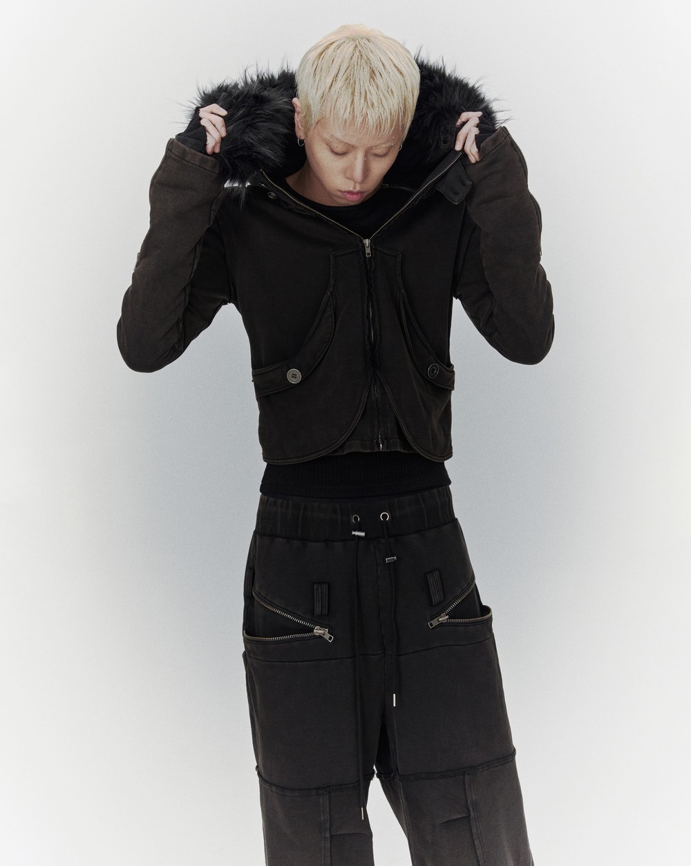 (M) 보니앤키예 디스트레스드 심 퍼 후드집업 워싱 블랙((M) bonienkiye Distressed Seam Fur Hood Zip-Up Washed Black) - 6