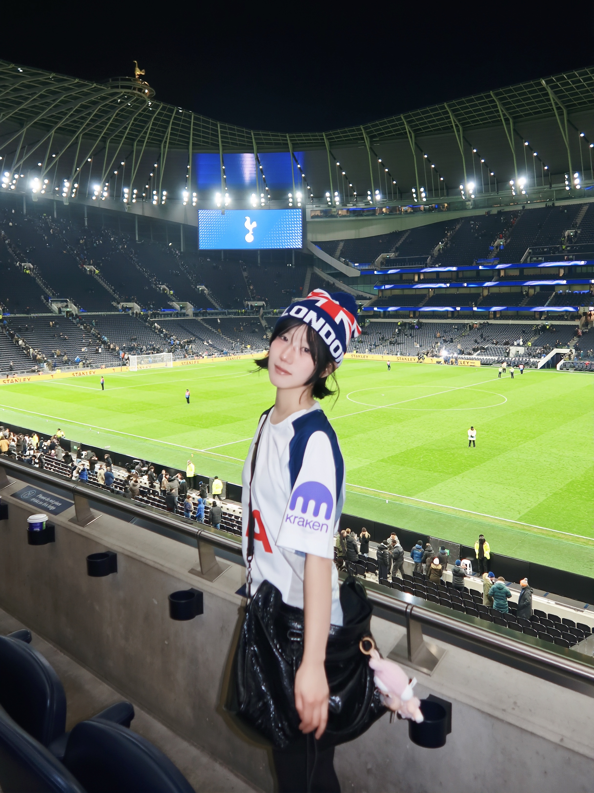 Nike Tottenham Hotspur 2025/26 Stadium Home Dri-Fit Football Replica Jersey White Light Iron Ore (Non Marking Ver.), Balenciaga Le City Large Bag Black 착용 스타일