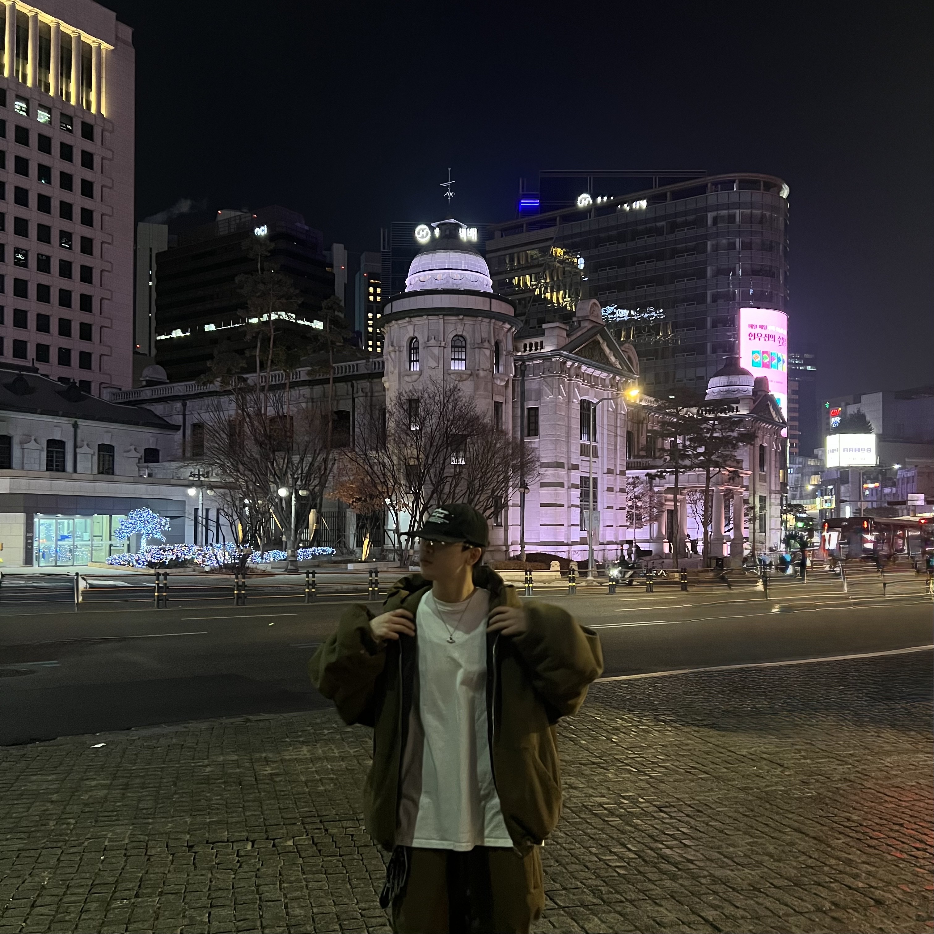 Nonnod Moleskin Track Pants Khaki Brown, Nonnod Moleskin Shirring Bomber Khaki Brown 착용 스타일 - 1
