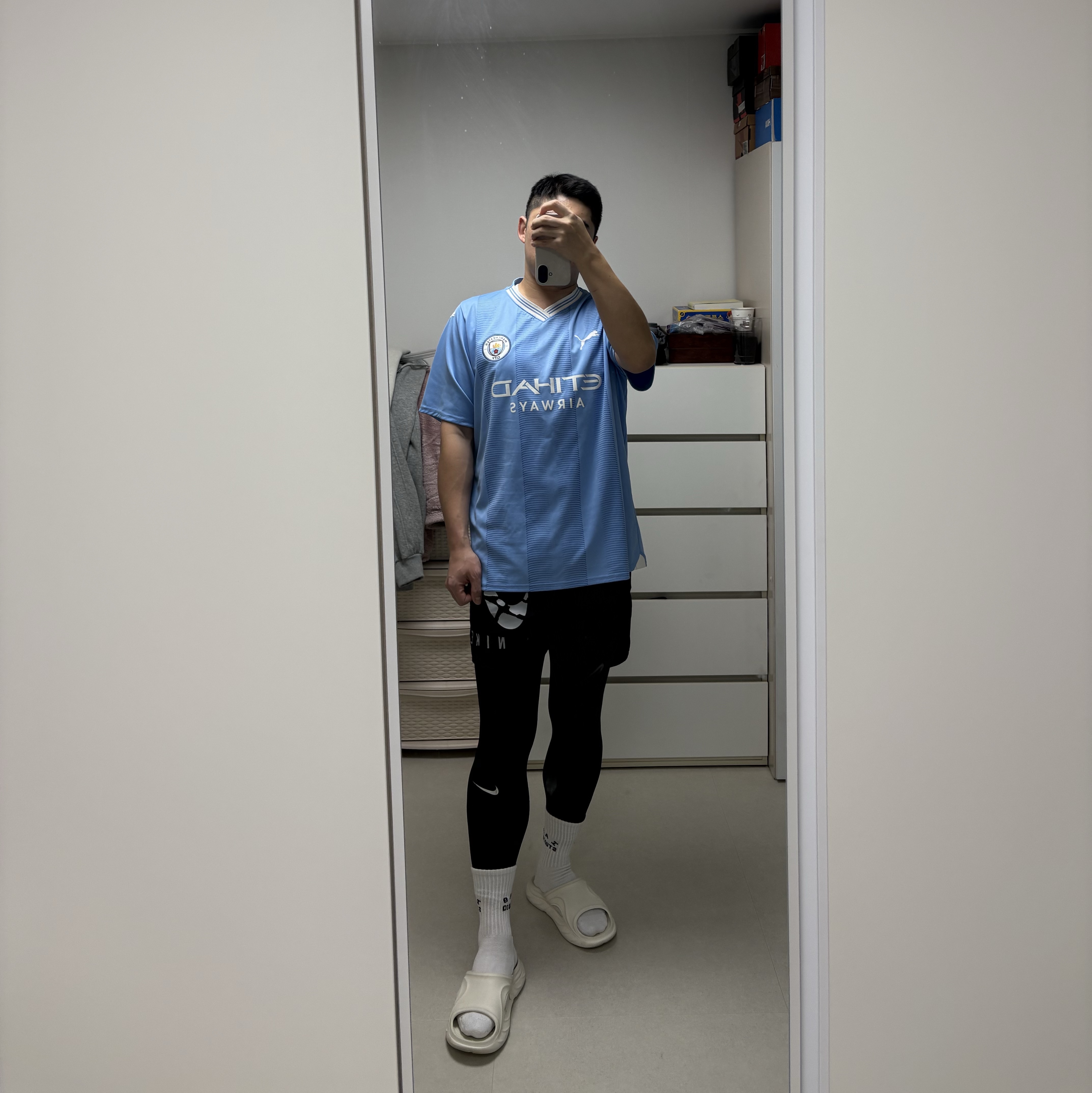 Puma Manchester City 2023/24 Home Jersey Team Light Blue (Non Marking Ver.), IAB Studio Socks White (5 Pack) 착용 스타일