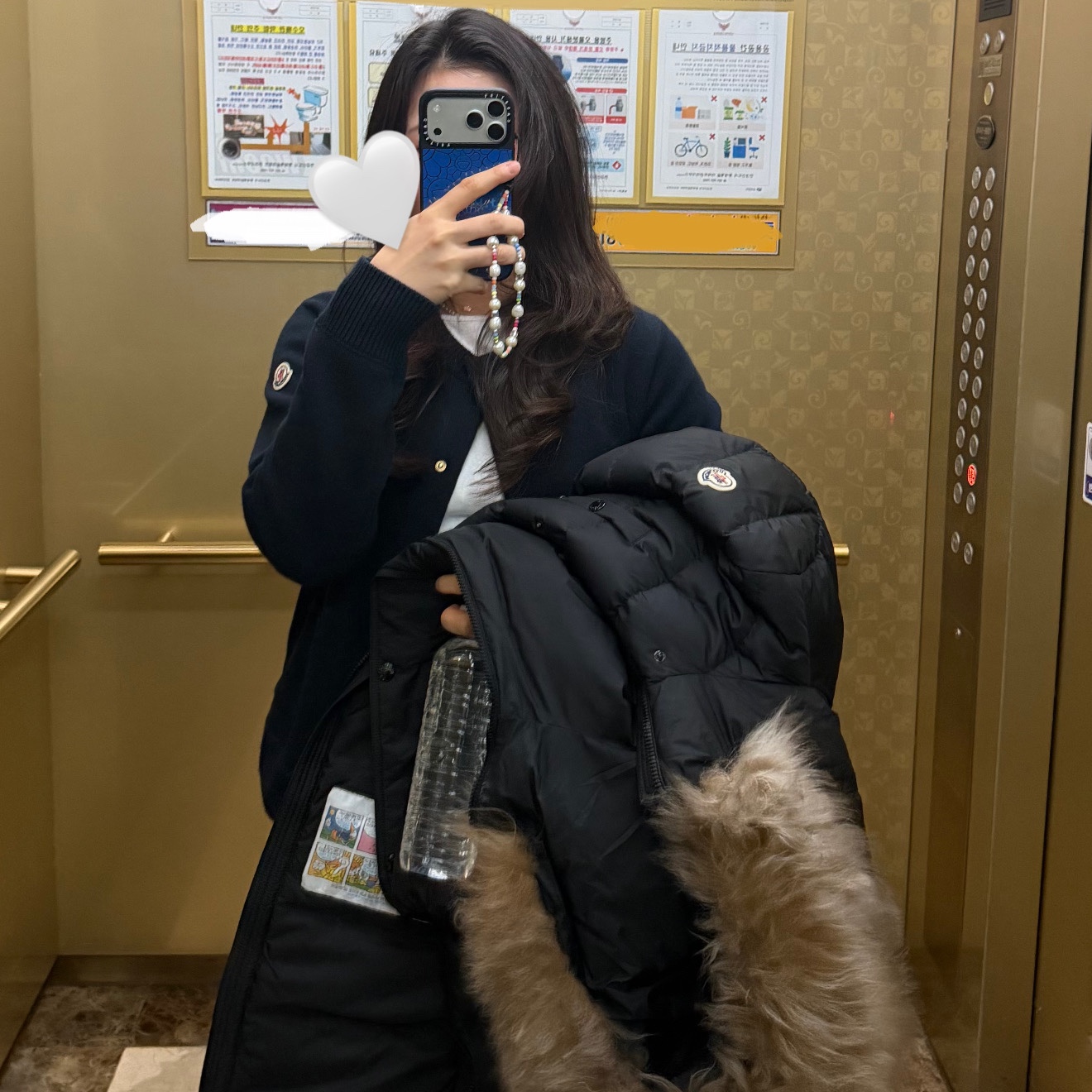 (W) Moncler Padded Wool Cardigan Navy Blue - 25FW, (W) Moncler Khloe Long Down Jacket Black Beige - 24FW 착용 스타일 - 3