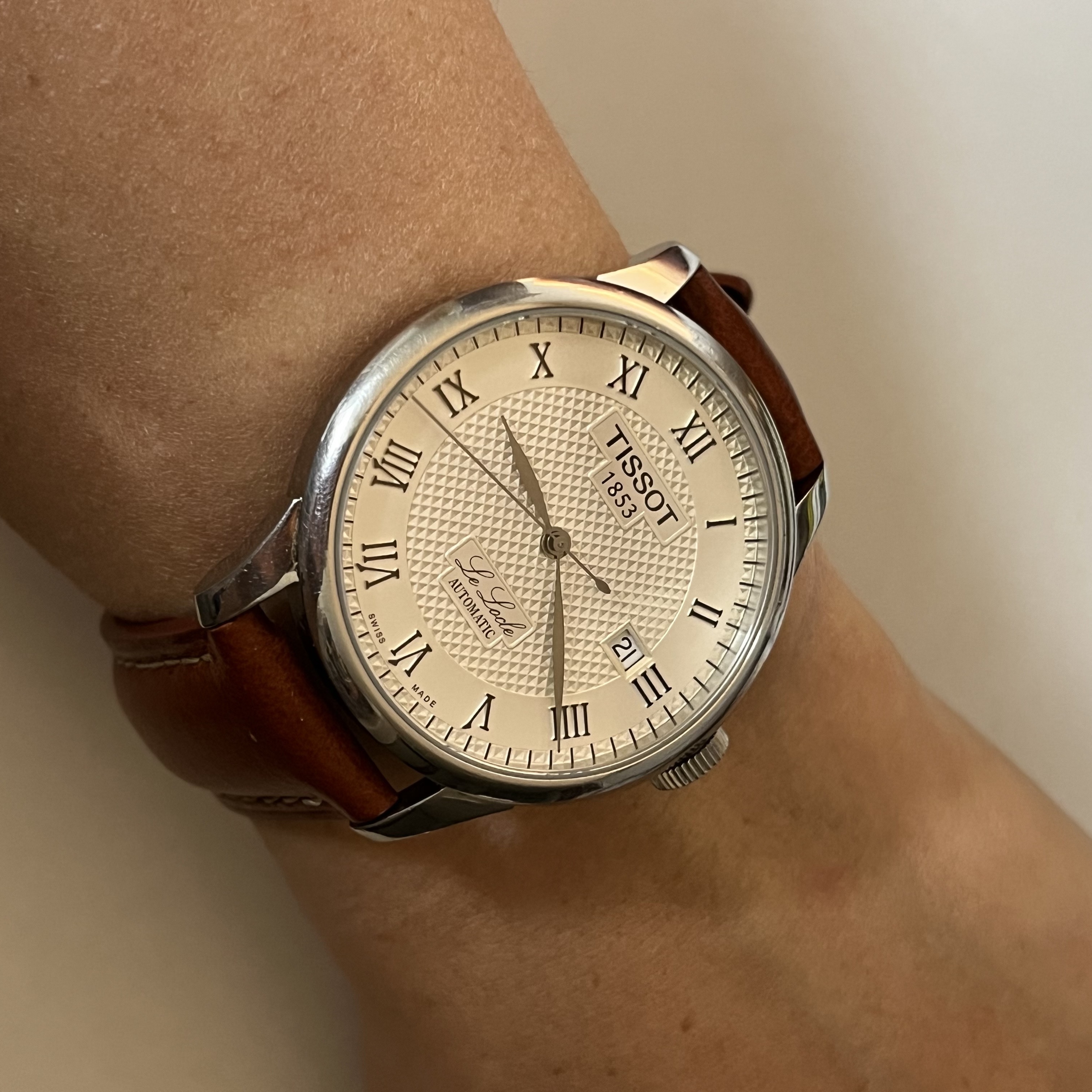 Tissot Le Locle Powermatic 80 39mm Stainless Steel Silver 착용 스타일