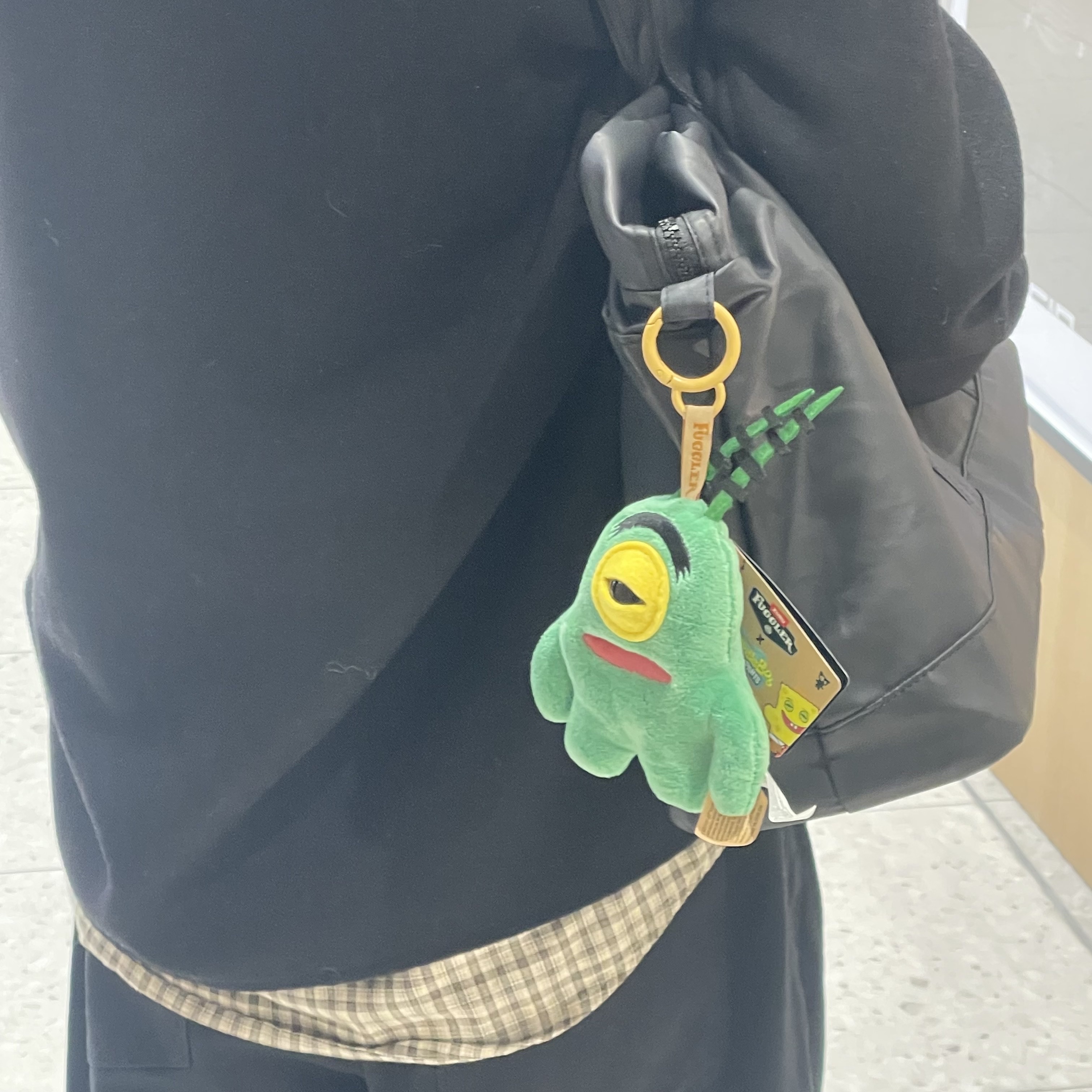 Fuggler Plankton Keyring, Millo Archive Lump Two Way Bag Black 착용 스타일 - 1