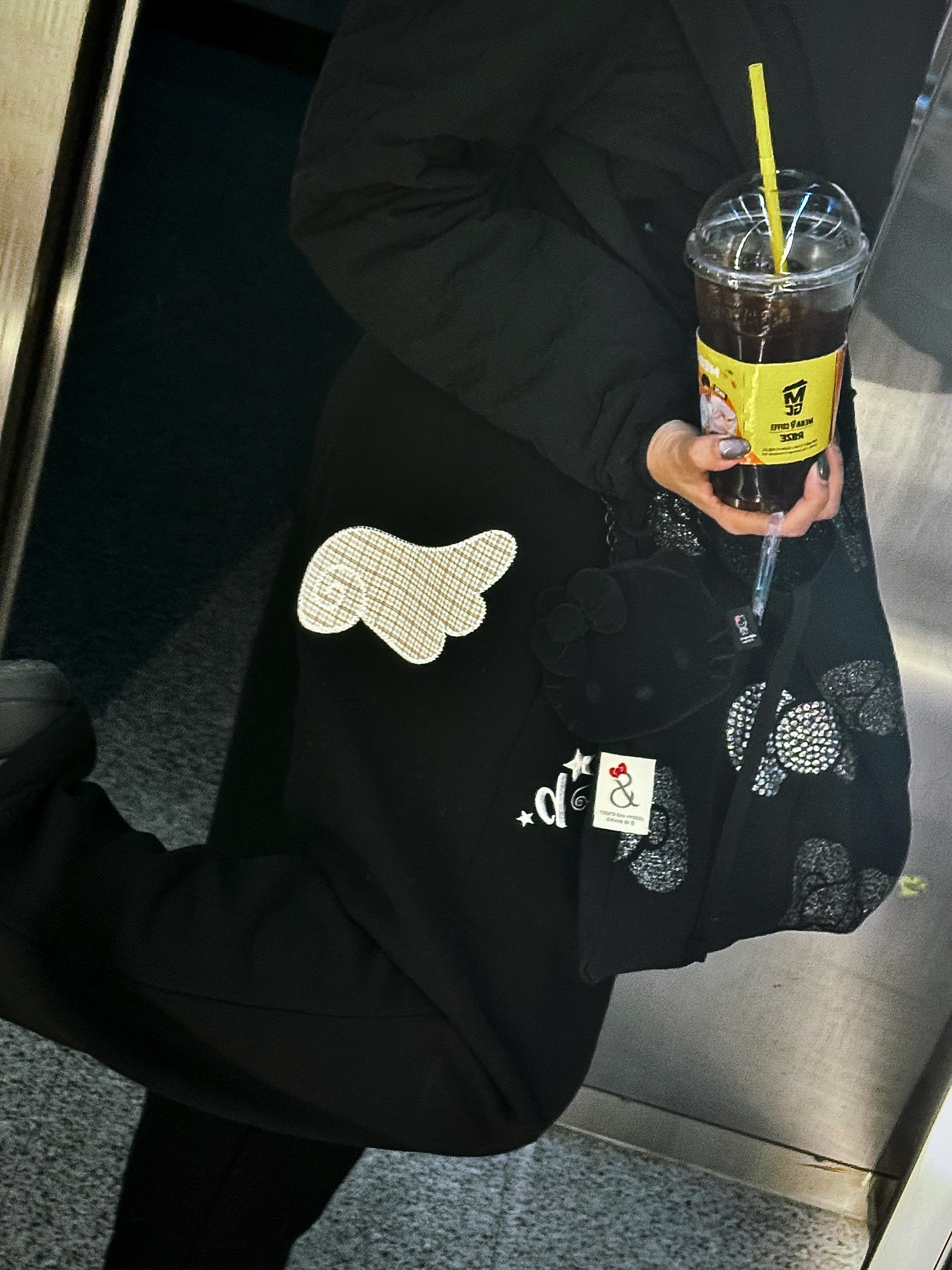 Subu Packable Exclusive Black, Joseph&Stacey Haze Mini Pouch Hello Kitty Black 착용 스타일 - 3