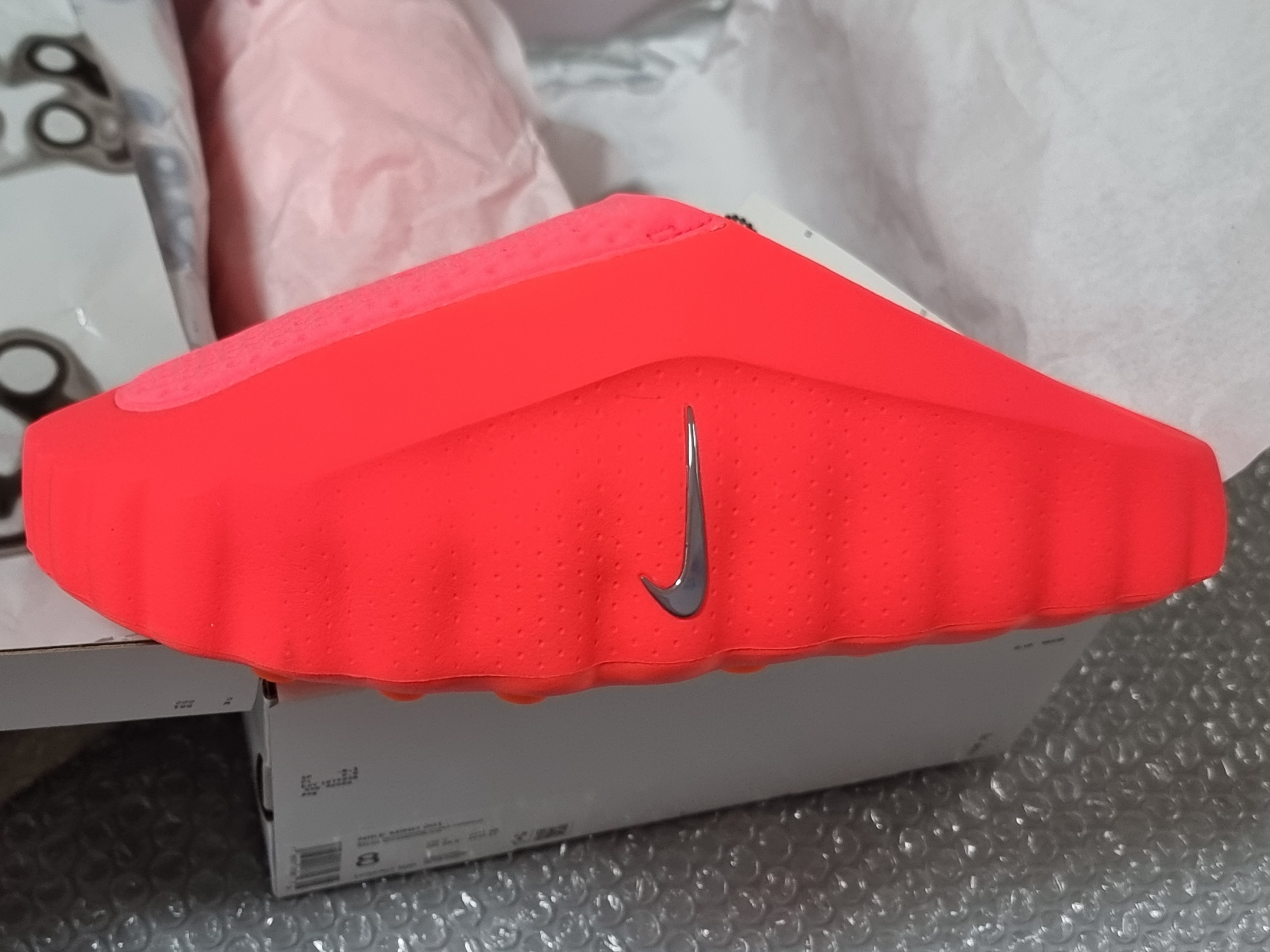 Nike Mind 001 Solar Red Chrome 착용 스타일