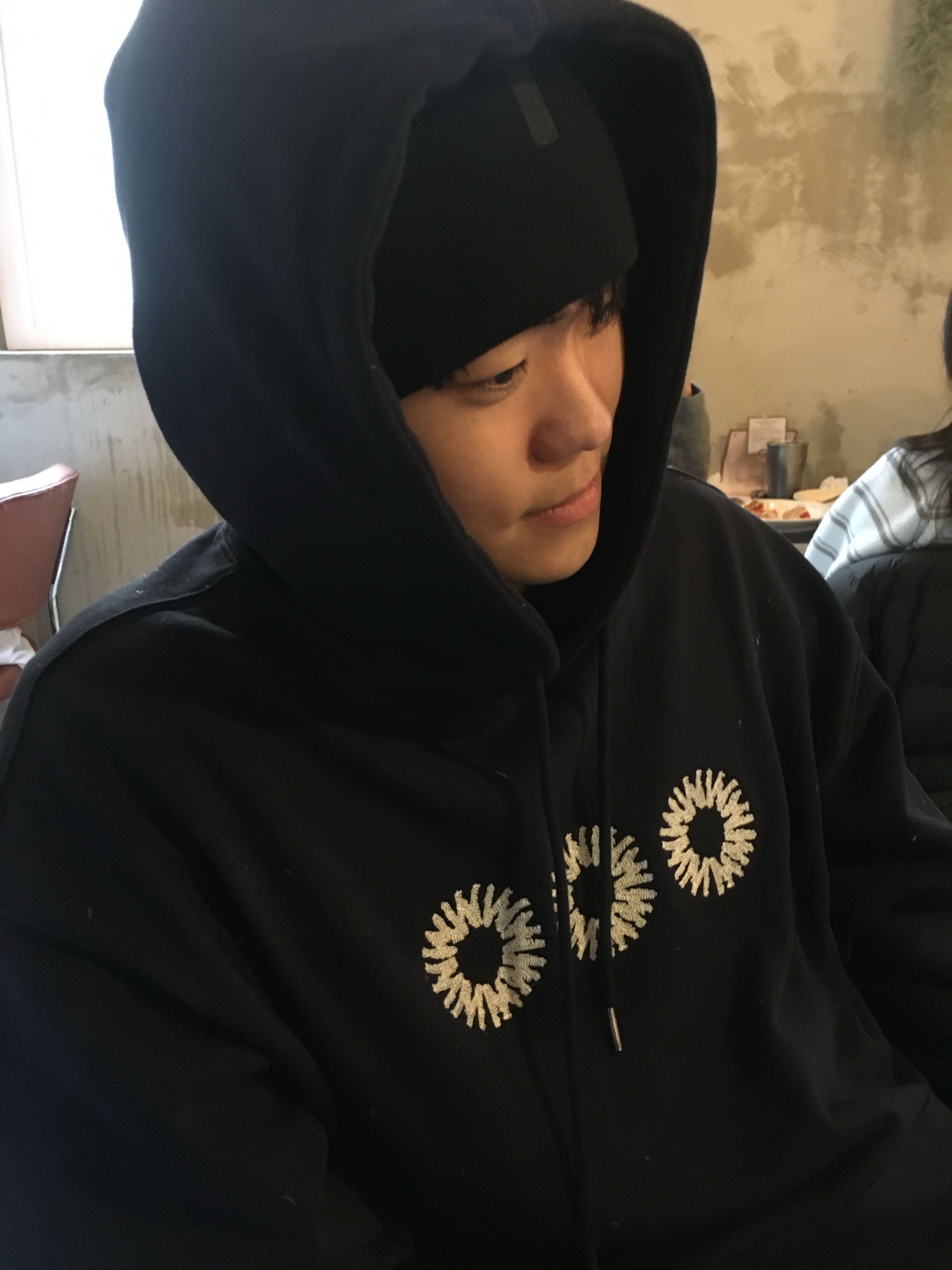 ROA Dial Wool Beanie Black 착용 스타일