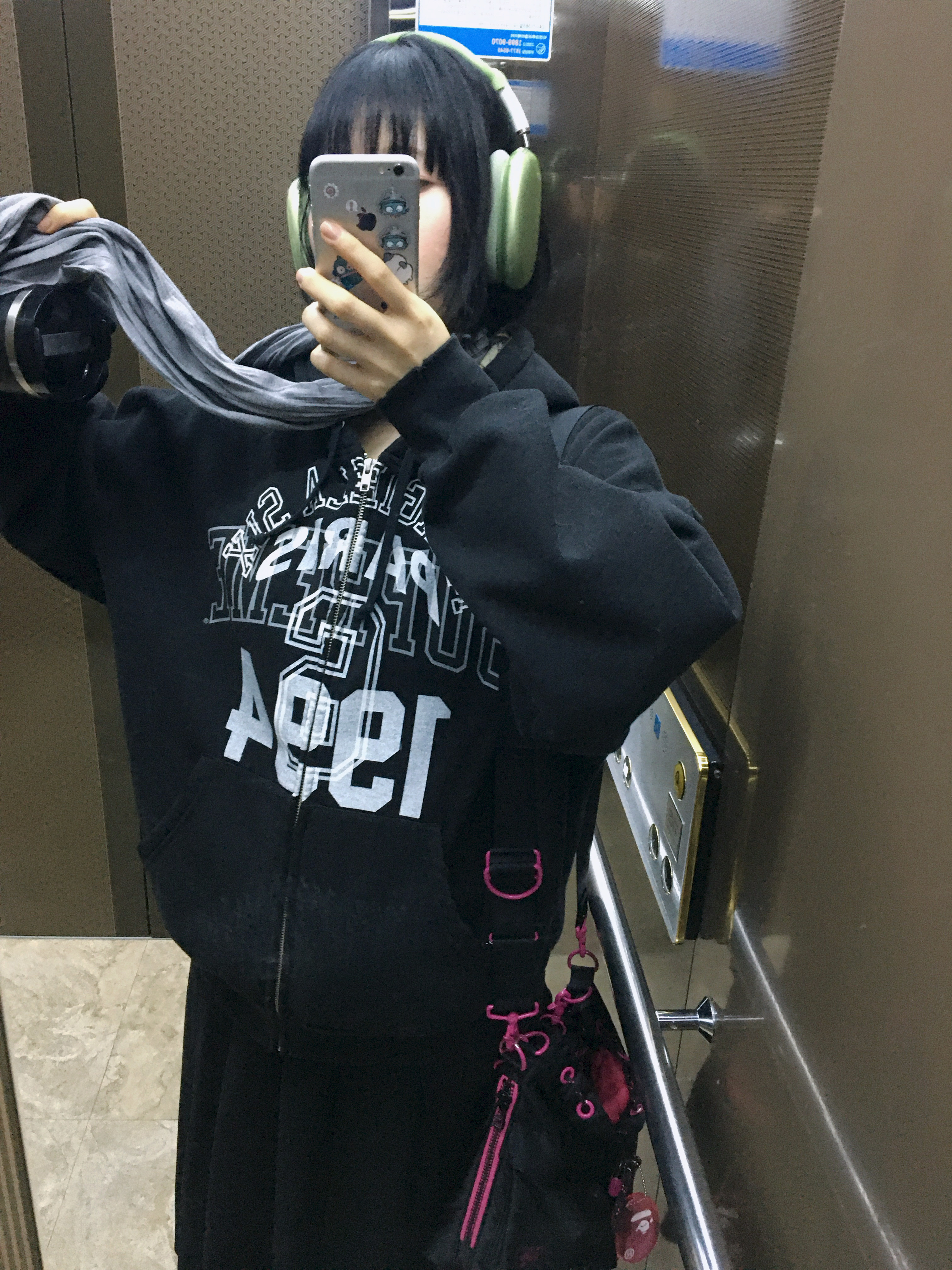 Supreme x MM6 Maison Margiela Zip Up Hooded Sweatshirt Black - 24SS, Porter Flamingo 2way Tool Bag Black 착용 스타일 - 1