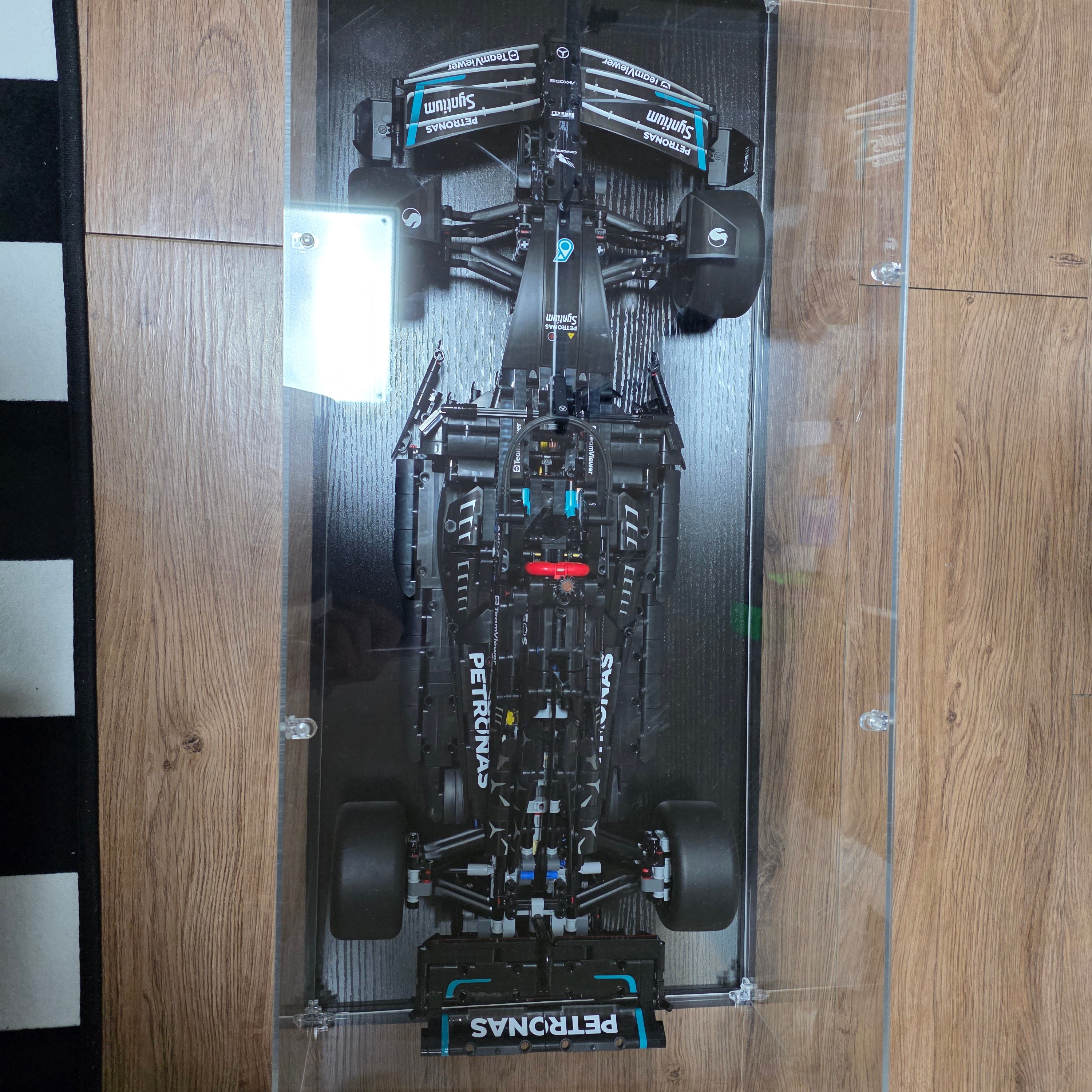 Lego Mercedes-AMG F1 W14 E Performance 착용 스타일 - 2