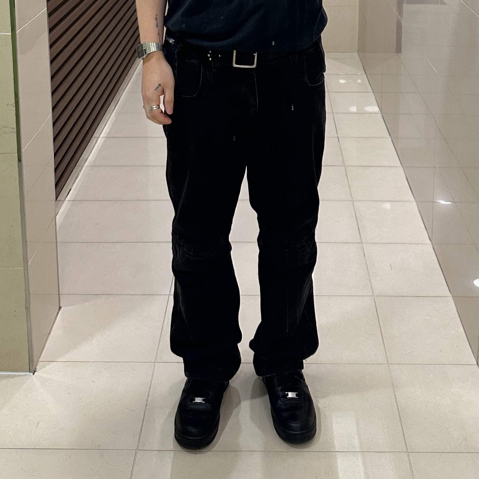 Nike Air Force 1 '07 Low Triple Black 착용 스타일