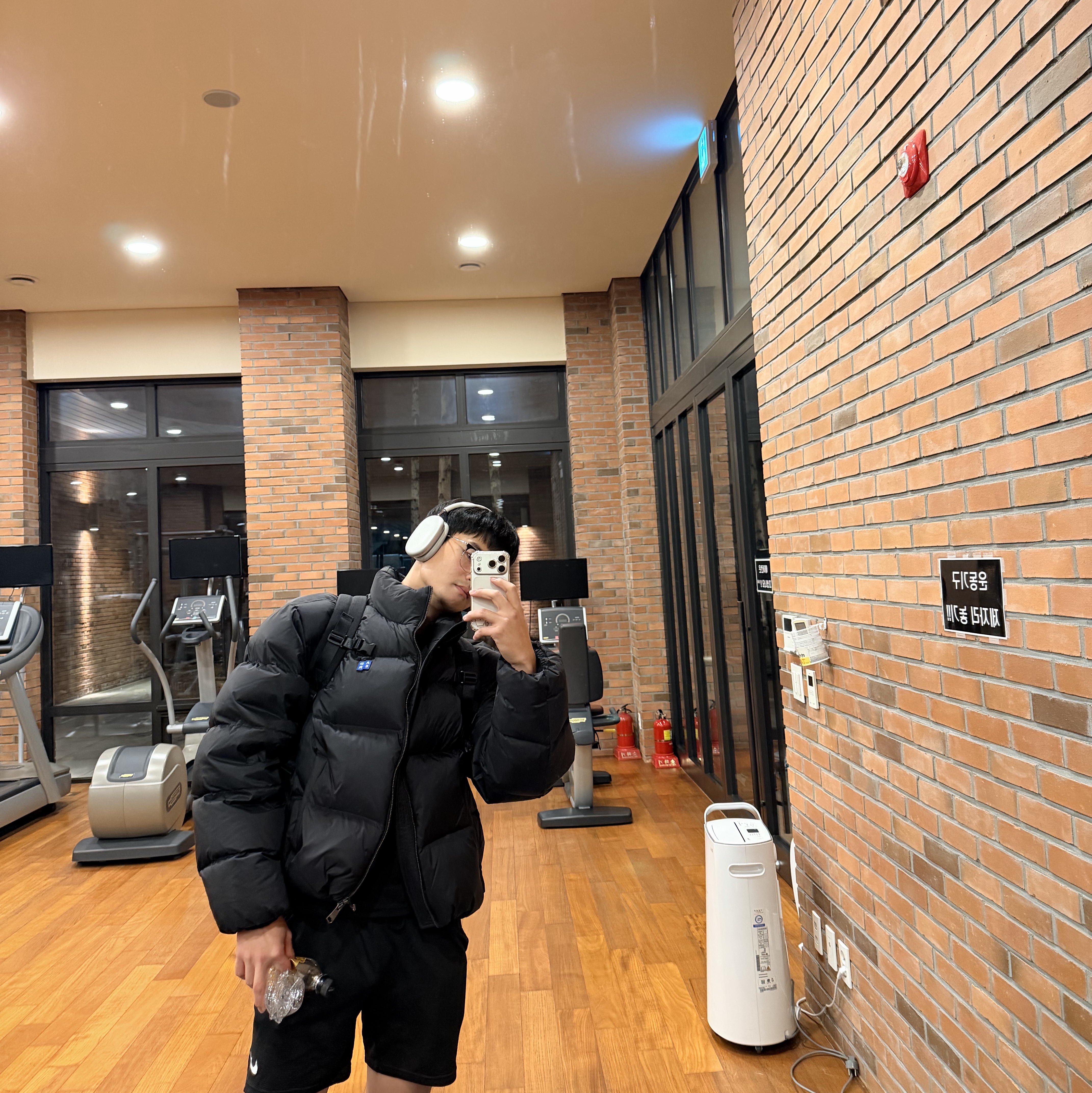 Ader Error Sig; TRS/BL Tag Puffer Jacket 01 Noir, Apple AirPods Max Lightning Silver (Korean Ver.) 착용 스타일