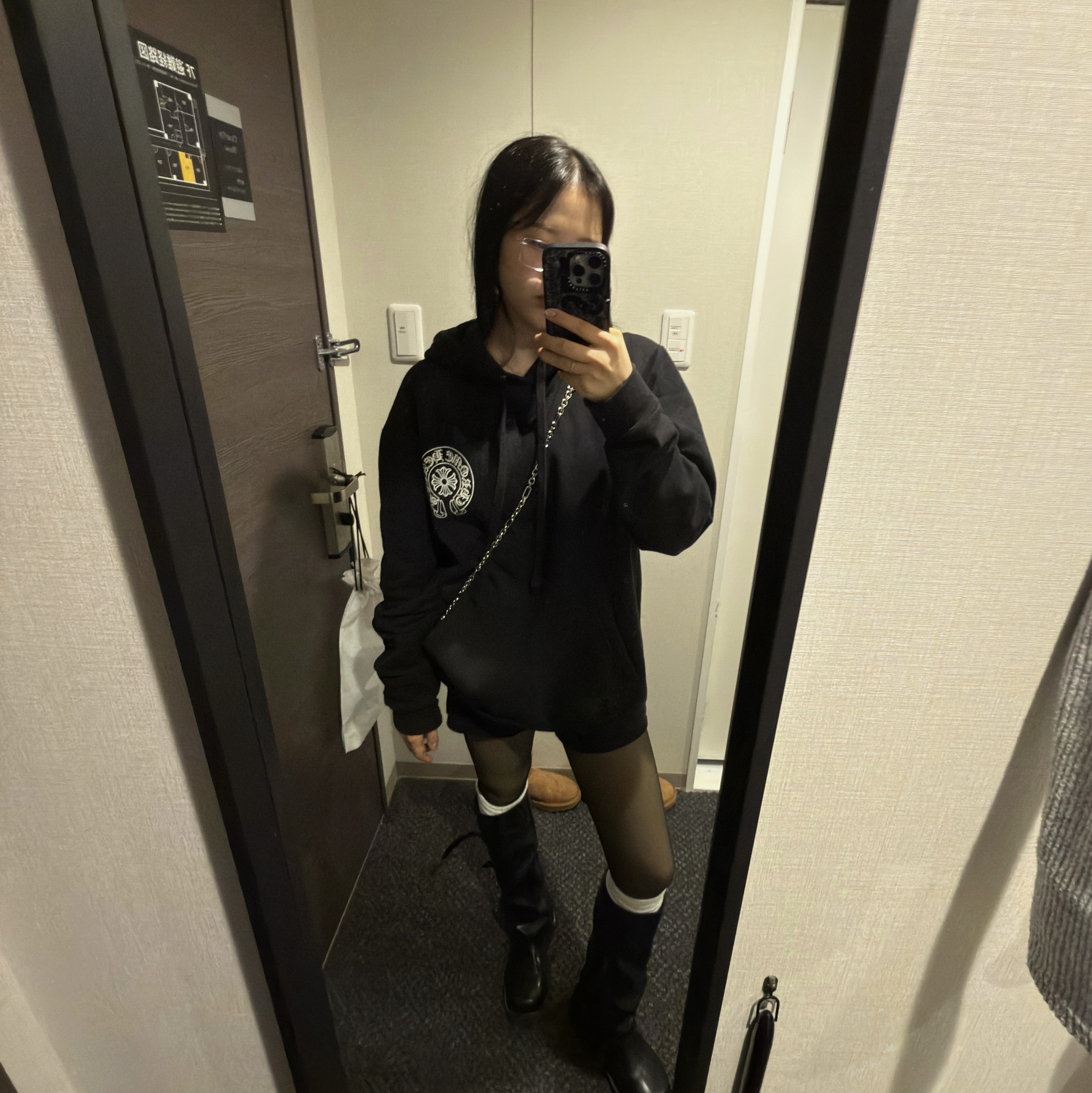 Maison Margiela Glam Slam Red Carpet Bag Black, Chrome Hearts Horseshoe Hoodie Black - Tokyo Exclusive 착용 스타일
