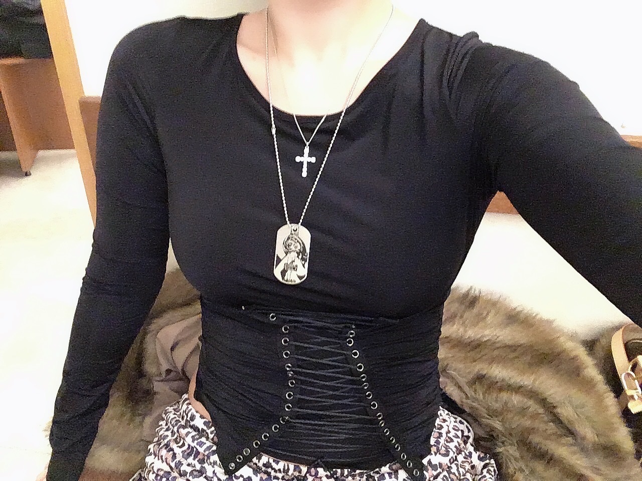Hysteric Glamour Guitar Girl Ball Chain Necklace Silver, NUMBERING #3729 Round Brilliant Gradient Cross Necklace White 착용 스타일