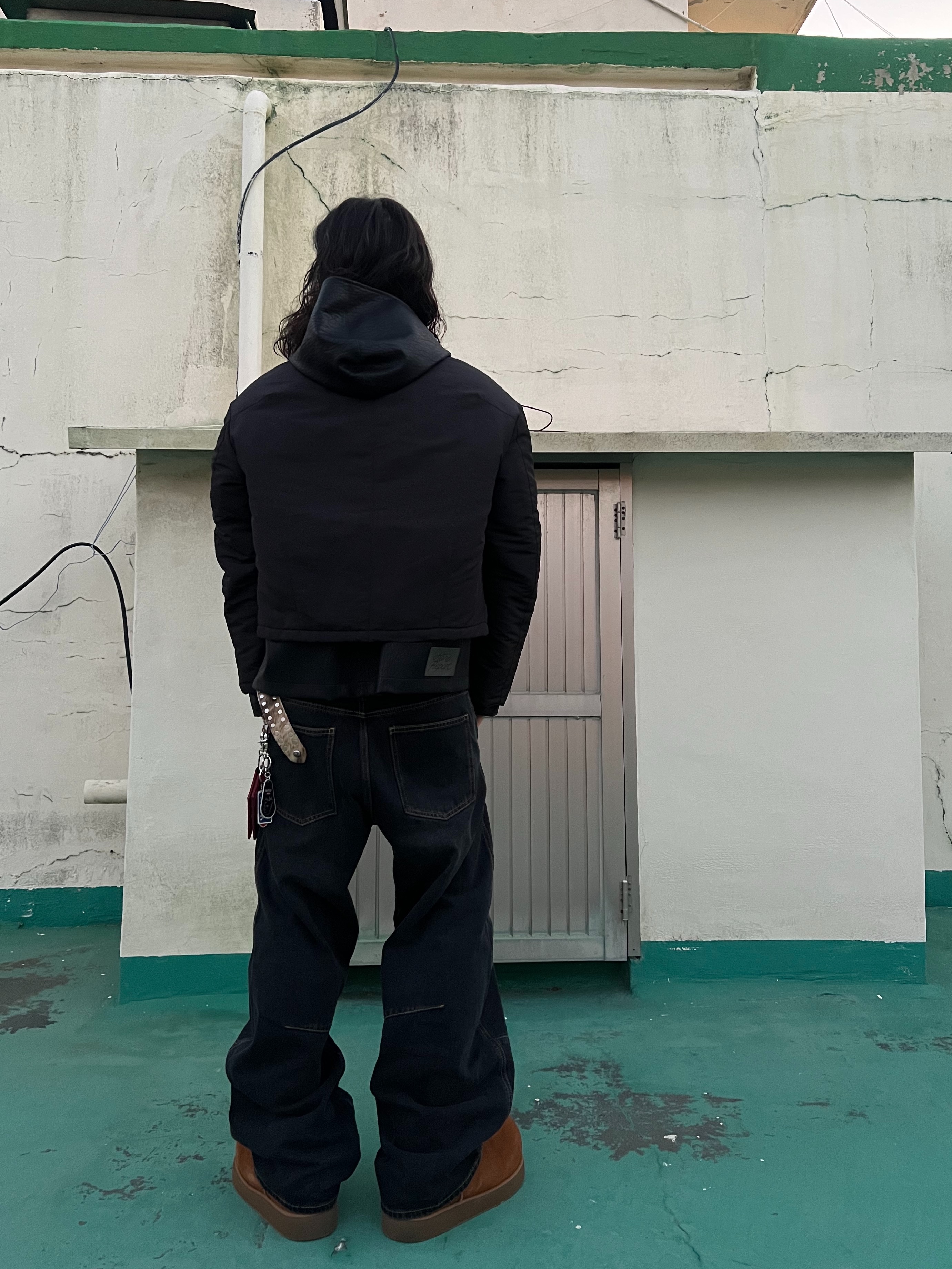 Hono Report Hooded Zip-Up Black, Farfromwhat Far Pin Button & Safety Pin 착용 스타일 - 2