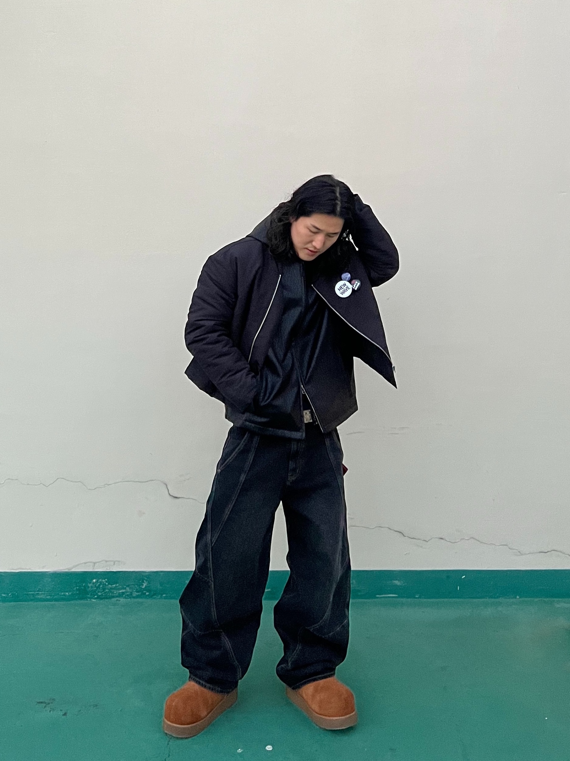 Hono Report Hooded Zip-Up Black, Farfromwhat Far Pin Button & Safety Pin 착용 스타일 - 3