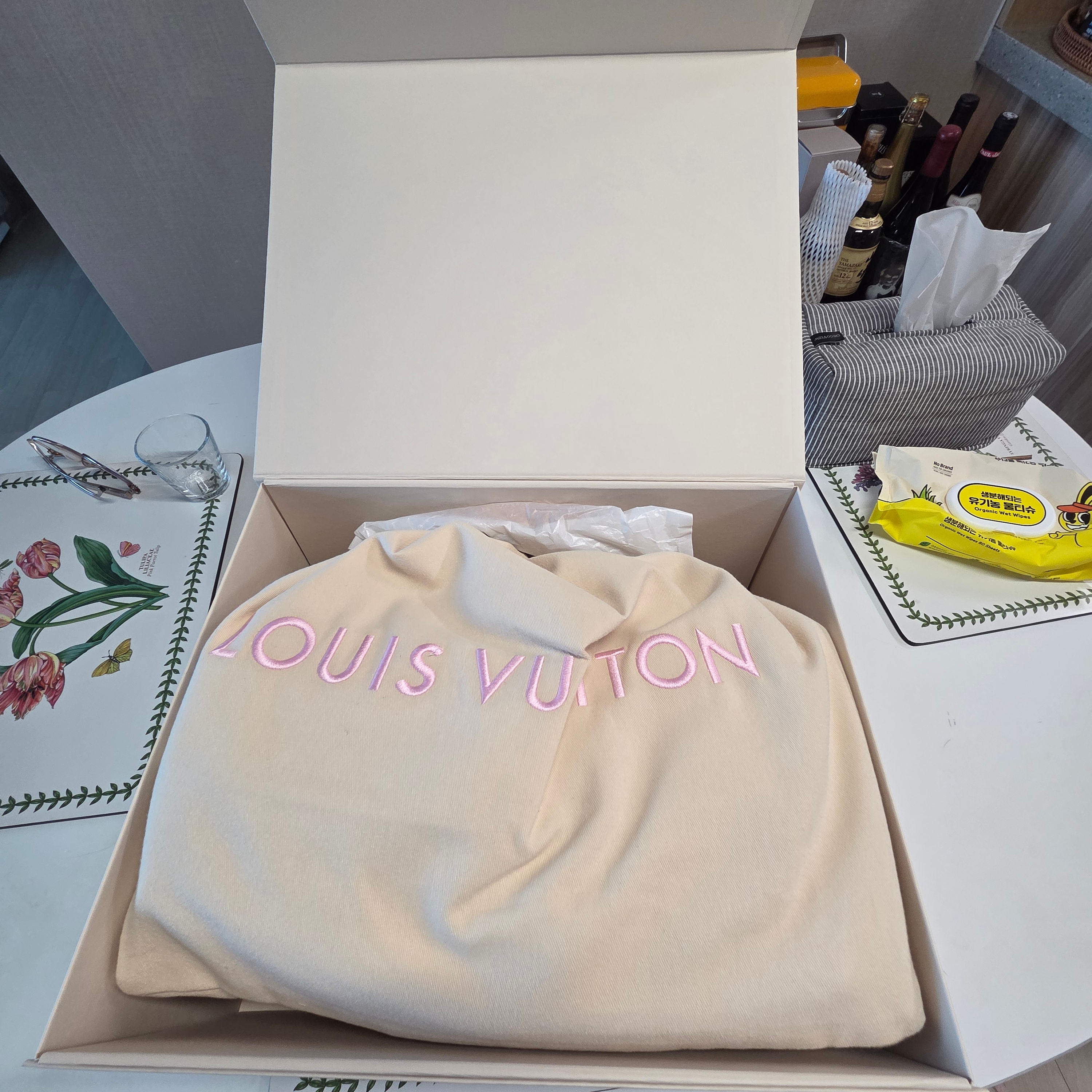 Louis Vuitton Speedy P9 Bandouliere 25 Damoflage Pink Sakura 착용 스타일 - 2