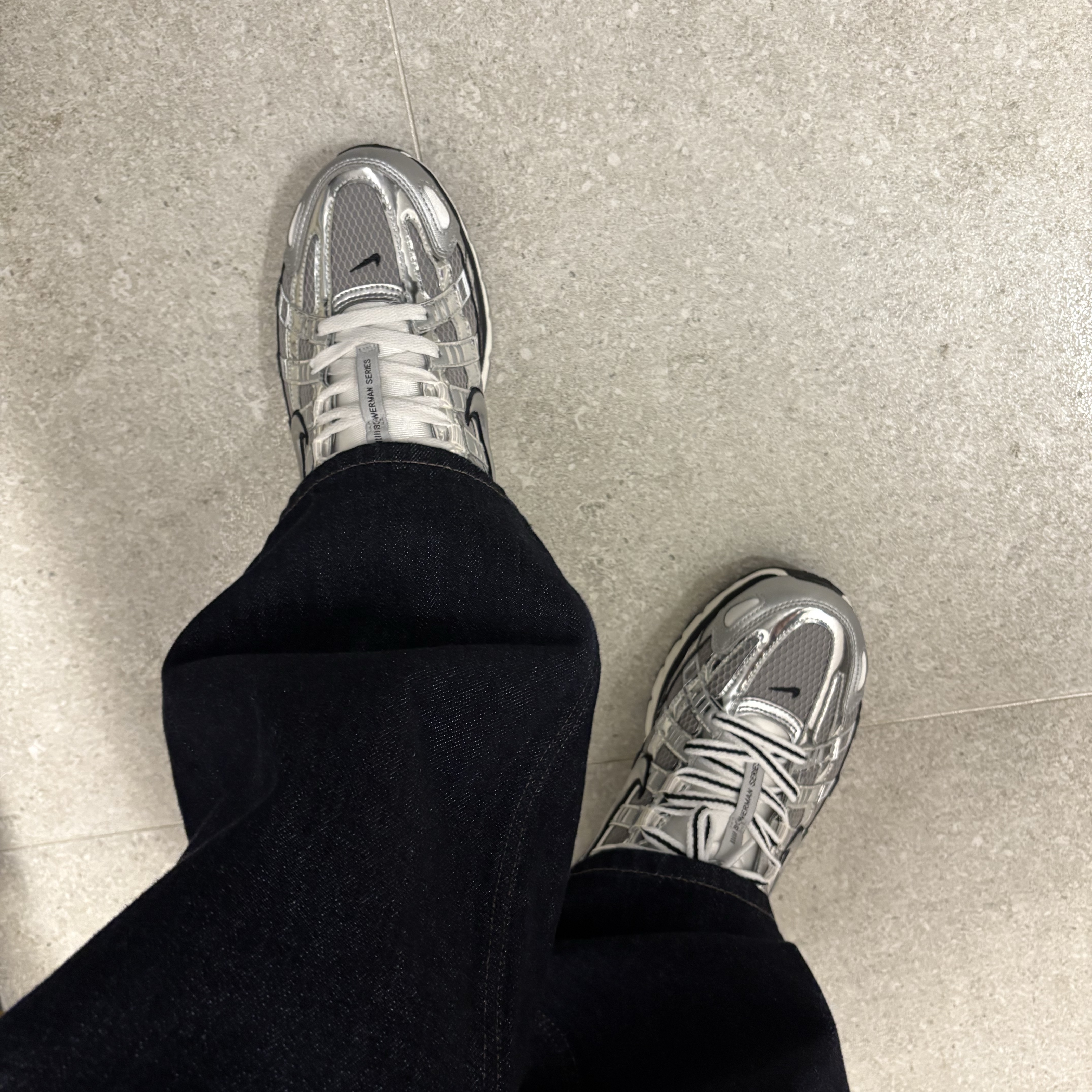 Nike P-6000 Metallic Silver, Uniqlo x JW Anderson Straight Jean Blue - KR 착용 스타일