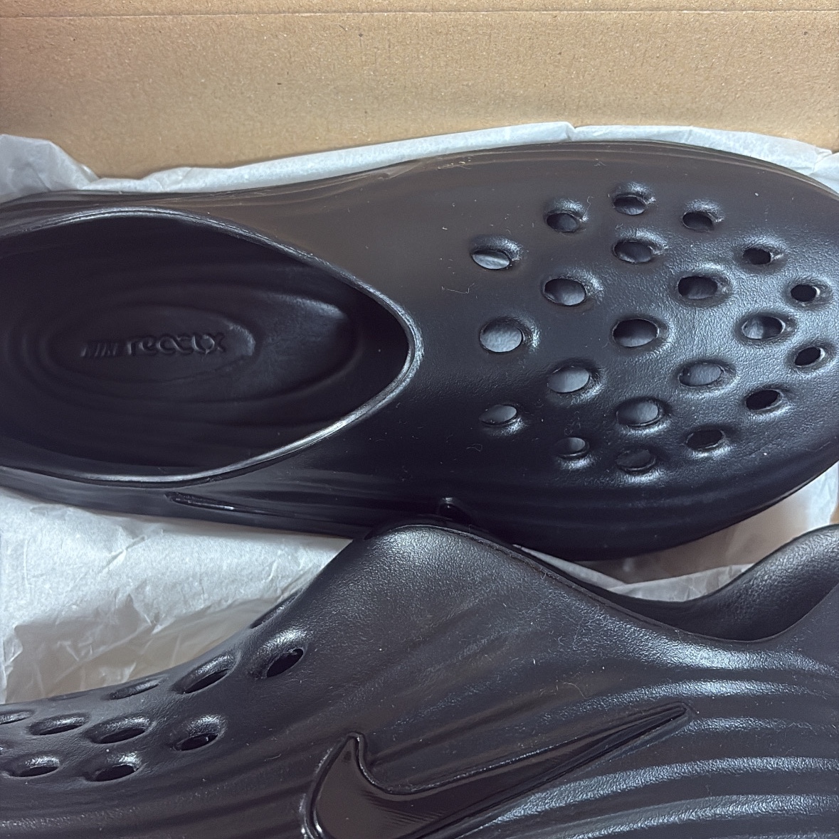 Nike ReactX Rejuven8 Triple Black 착용 스타일