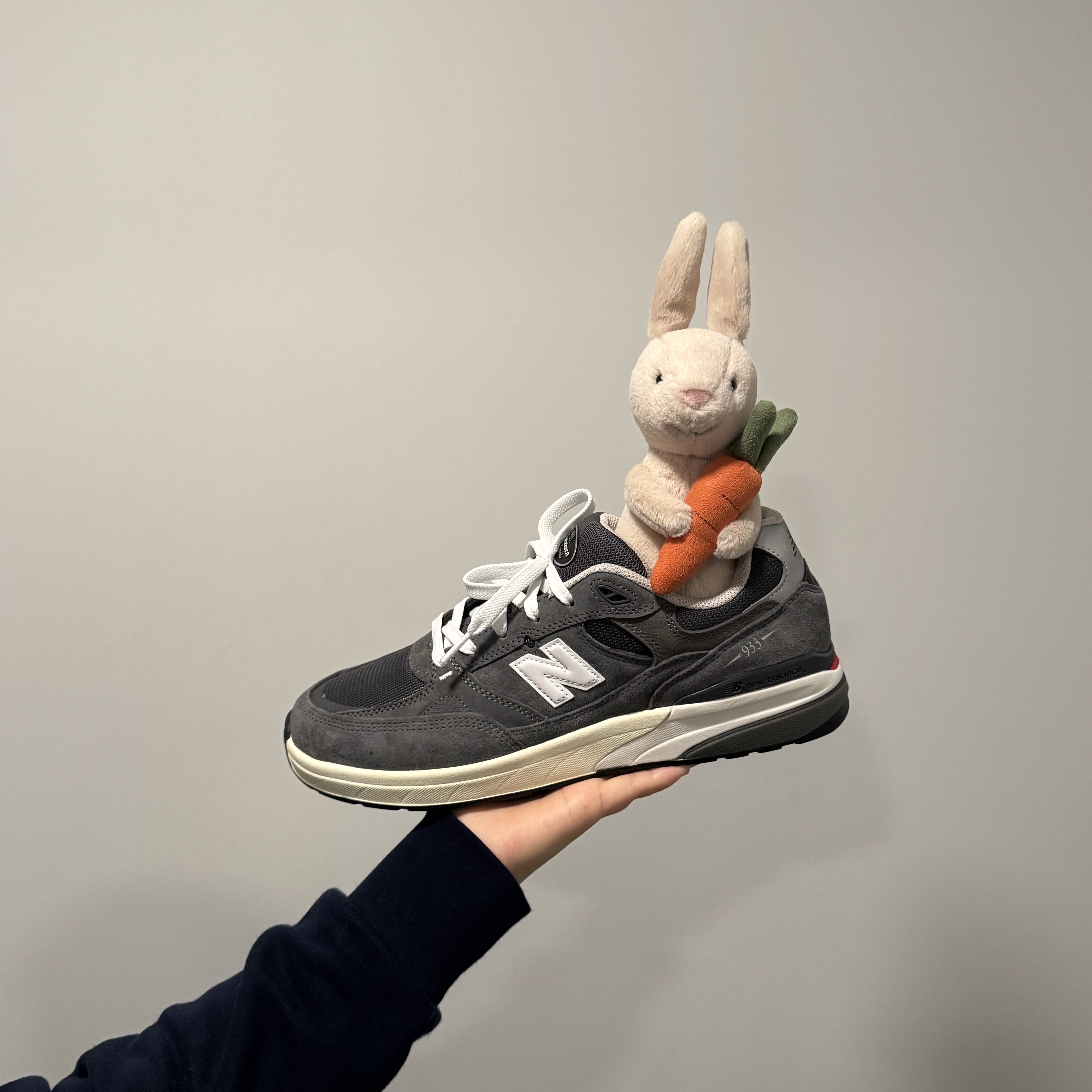New Balance x Andrew Reynolds Numeric 933 Dark Grey White 착용 스타일