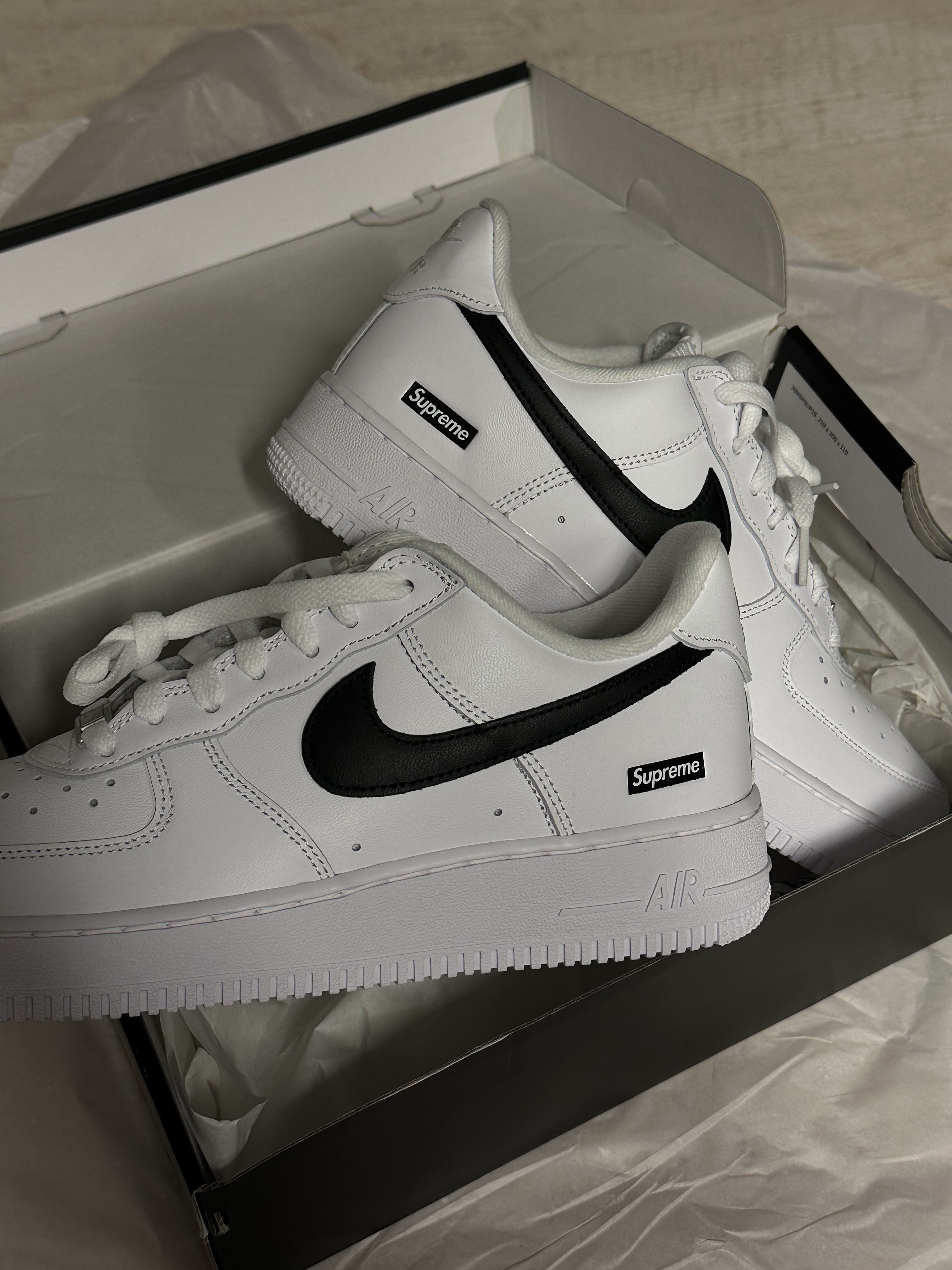 Nike x Supreme Air Force 1 Low White 착용 스타일