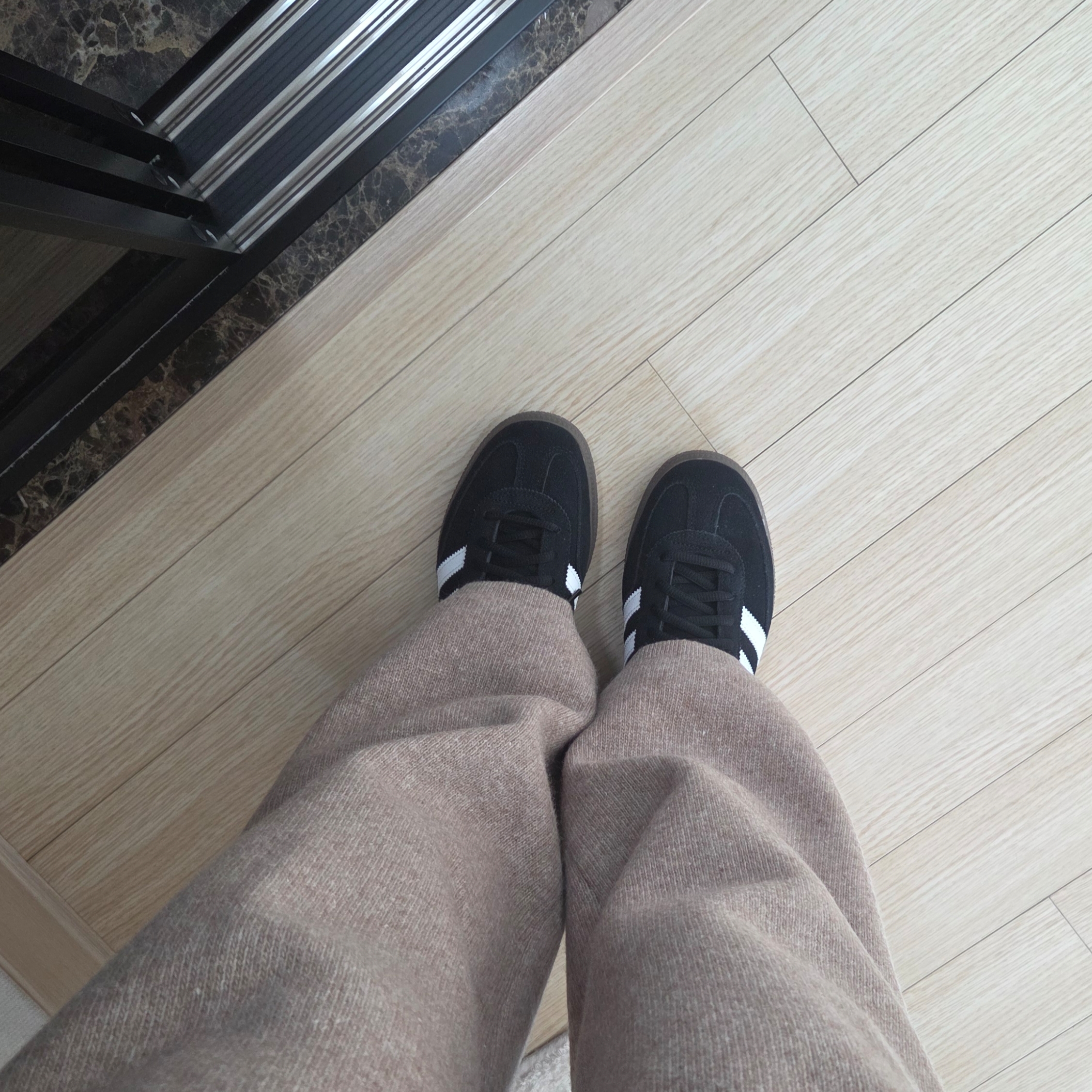Adidas Spezial Handball Core Black 착용 스타일