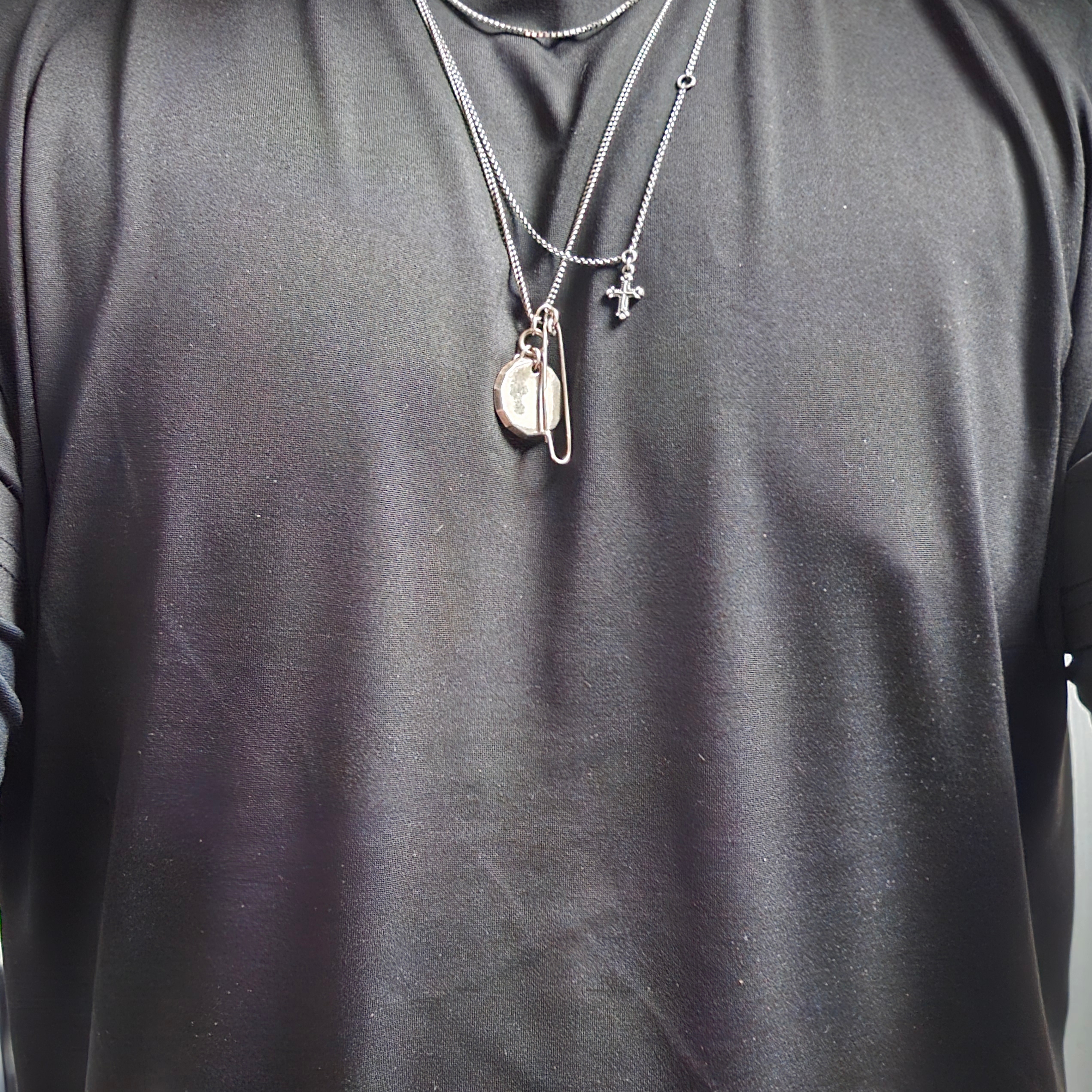 Werkstatt:Munchen Chain Mini Cross Silver - 26SS, Werkstatt:Munchen Fine Chain Plate Facettes Sterling Silver - 24SS 착용 스타일