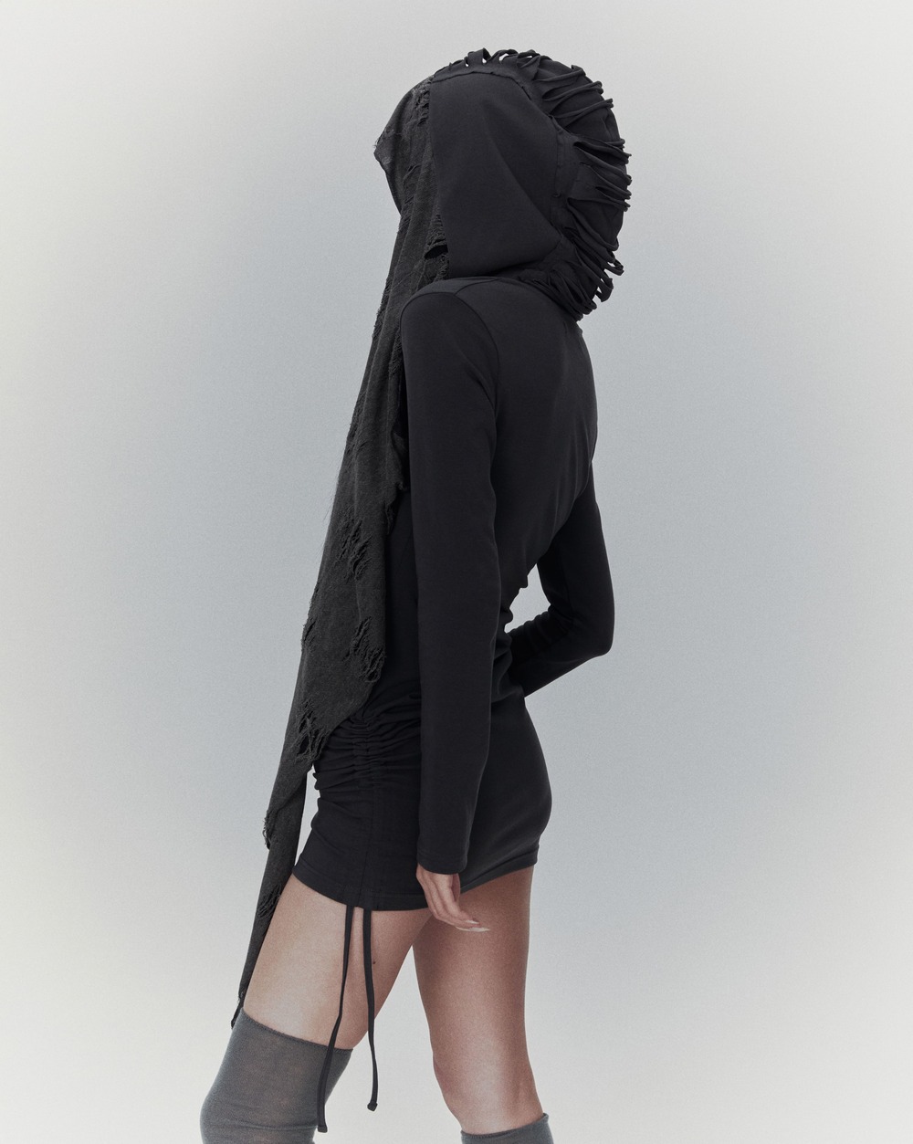 (W) 보니앤키예 디스트레스드 후드 스카프 드레스 차콜((W) bonienkiye Distressed Hood Scarf Dress Charcoal) - 4