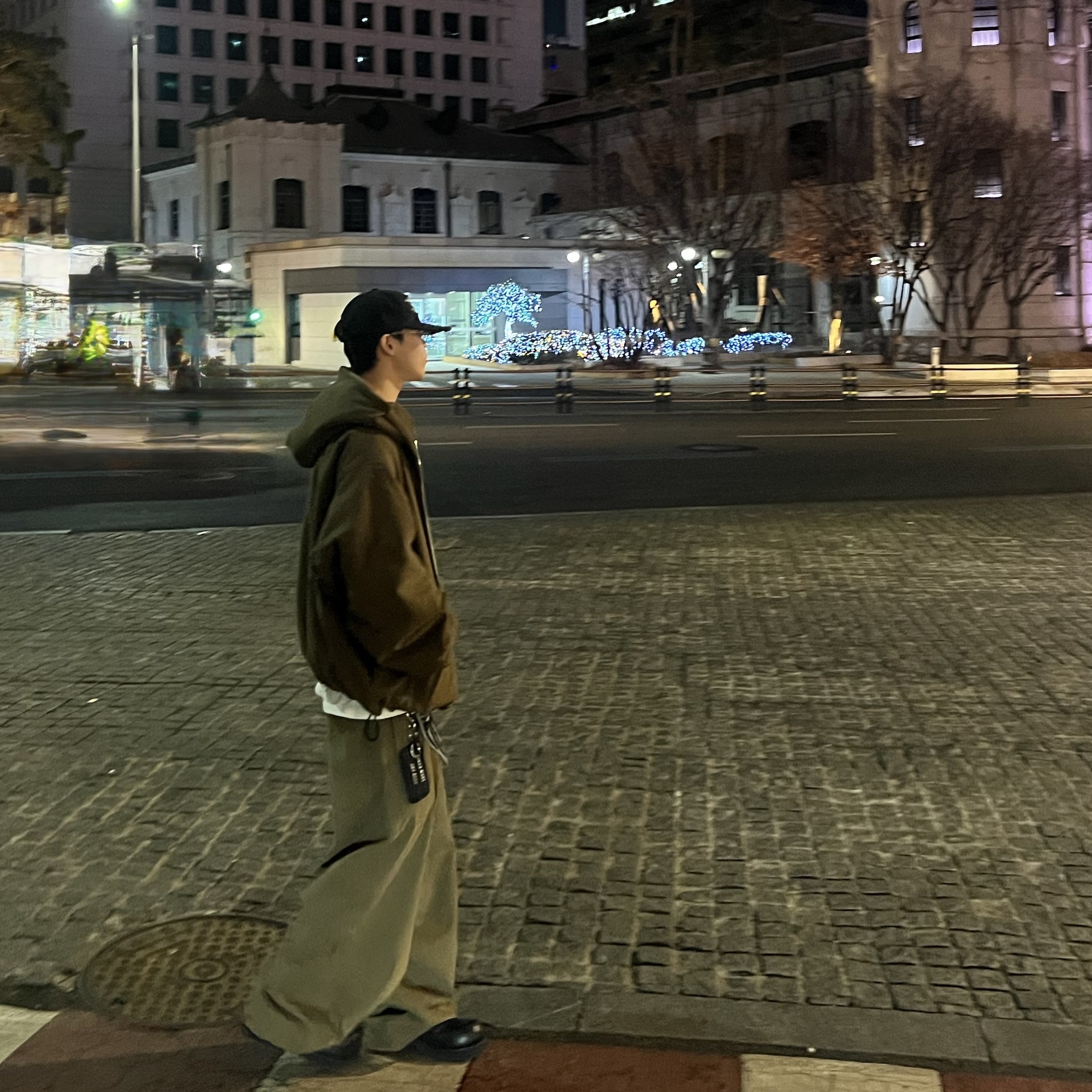 Nonnod Moleskin Track Pants Khaki Brown, Nonnod Moleskin Shirring Bomber Khaki Brown 착용 스타일 - 3