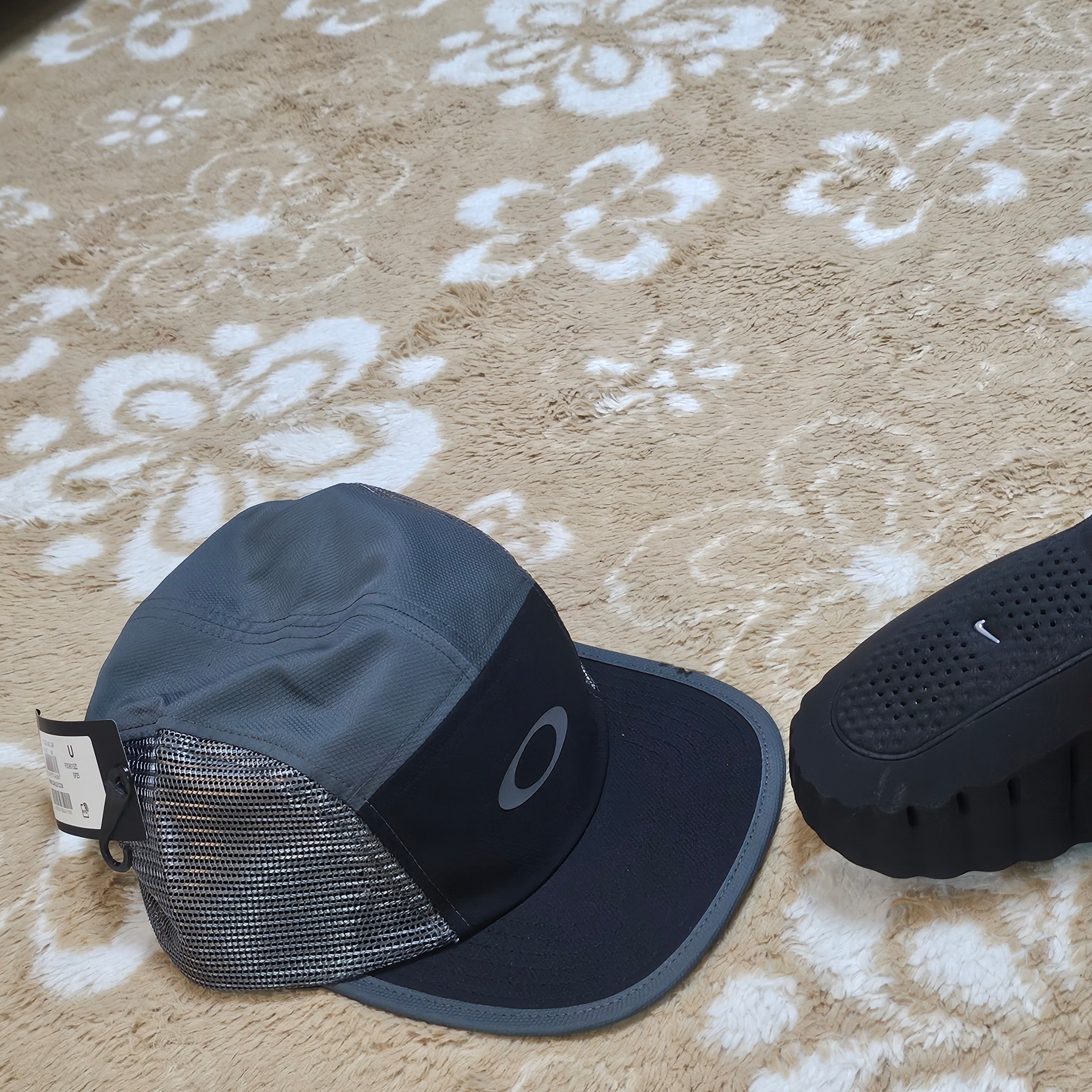 Oakley Latitude Arc Cap Blackout, Nike x Fragment Mind 001 Black 착용 스타일