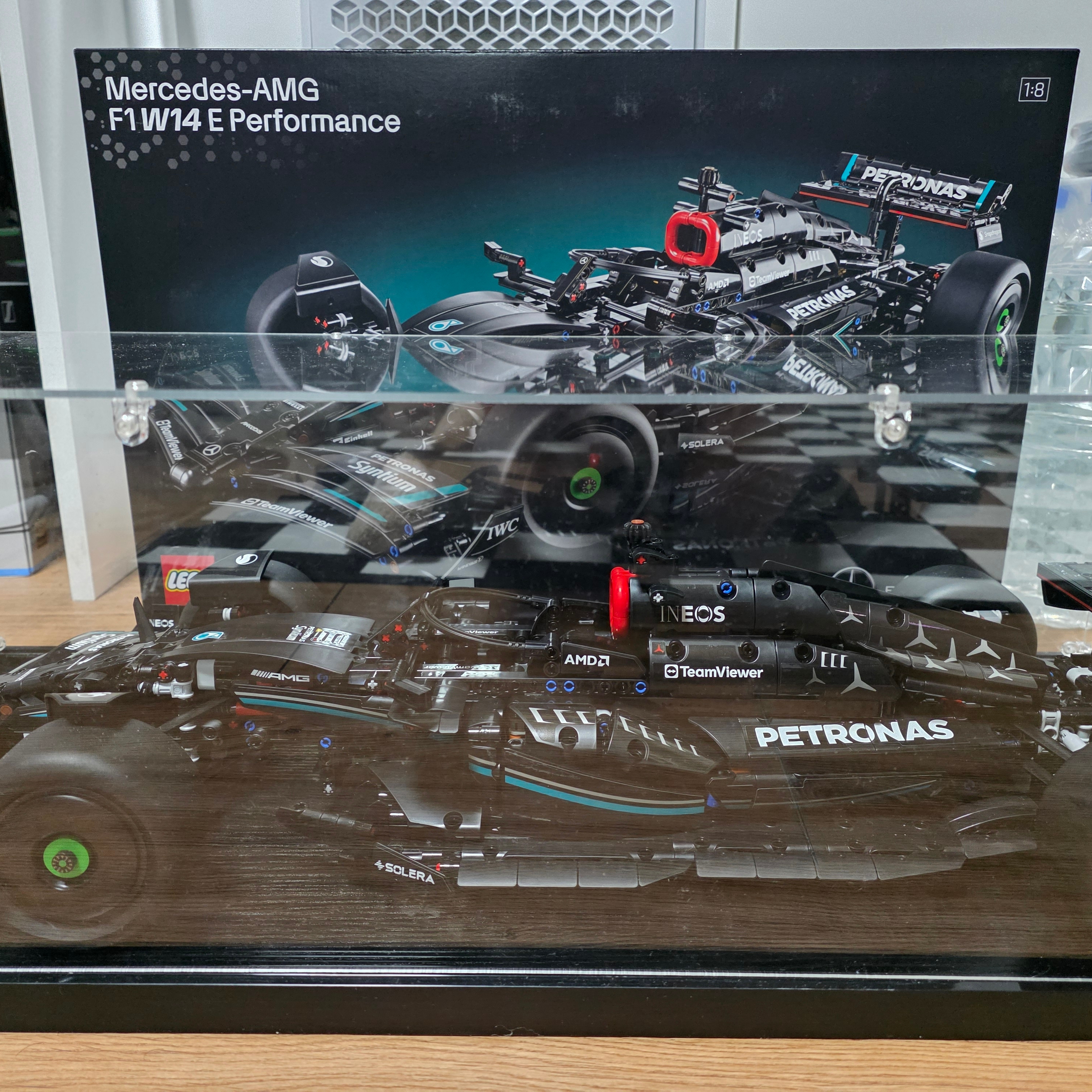 Lego Mercedes-AMG F1 W14 E Performance 착용 스타일 - 3