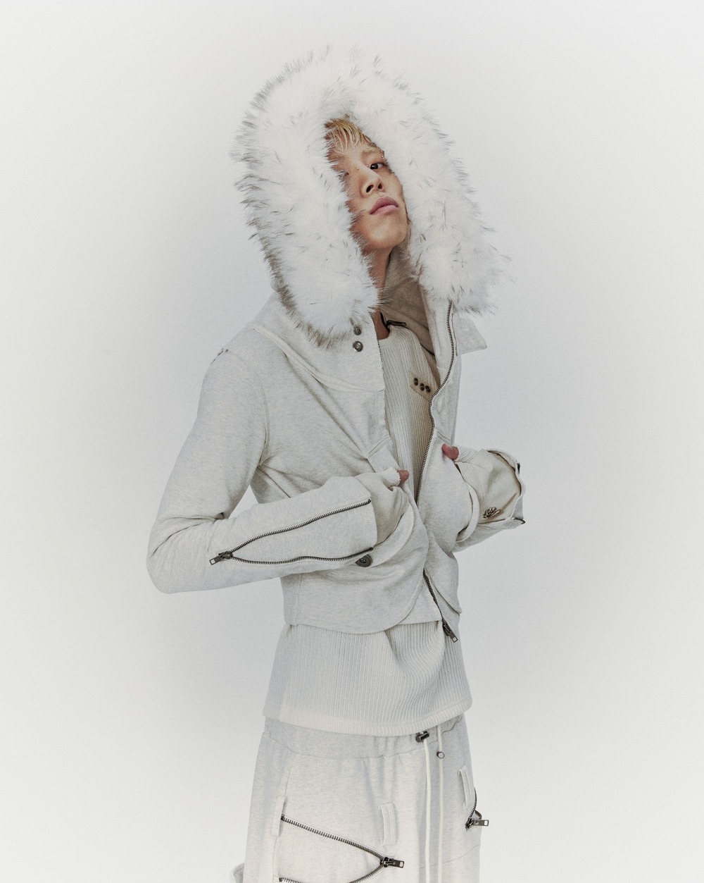 (M) 보니앤키예 디스트레스드 심 퍼 후드집업 오트밀((M) bonienkiye Distressed Seam Fur Hood Zip-Up Oatmeal) - 4