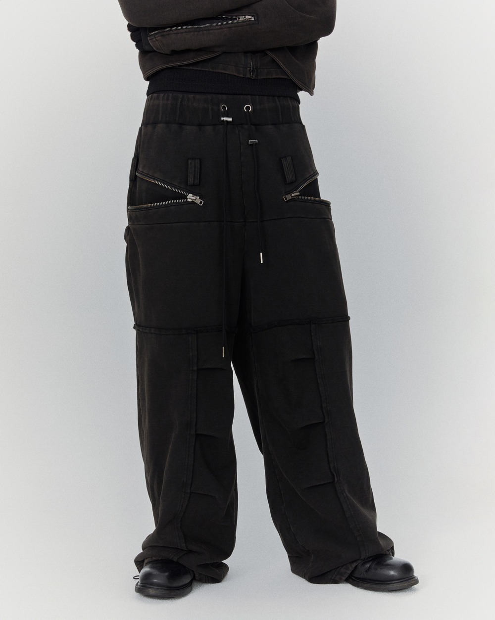 (M) 보니앤키예 디스트레스드 심 지퍼 팬츠 워싱 블랙((M) bonienkiye Distressed Seam Zipper Pants Washed Black) - 3