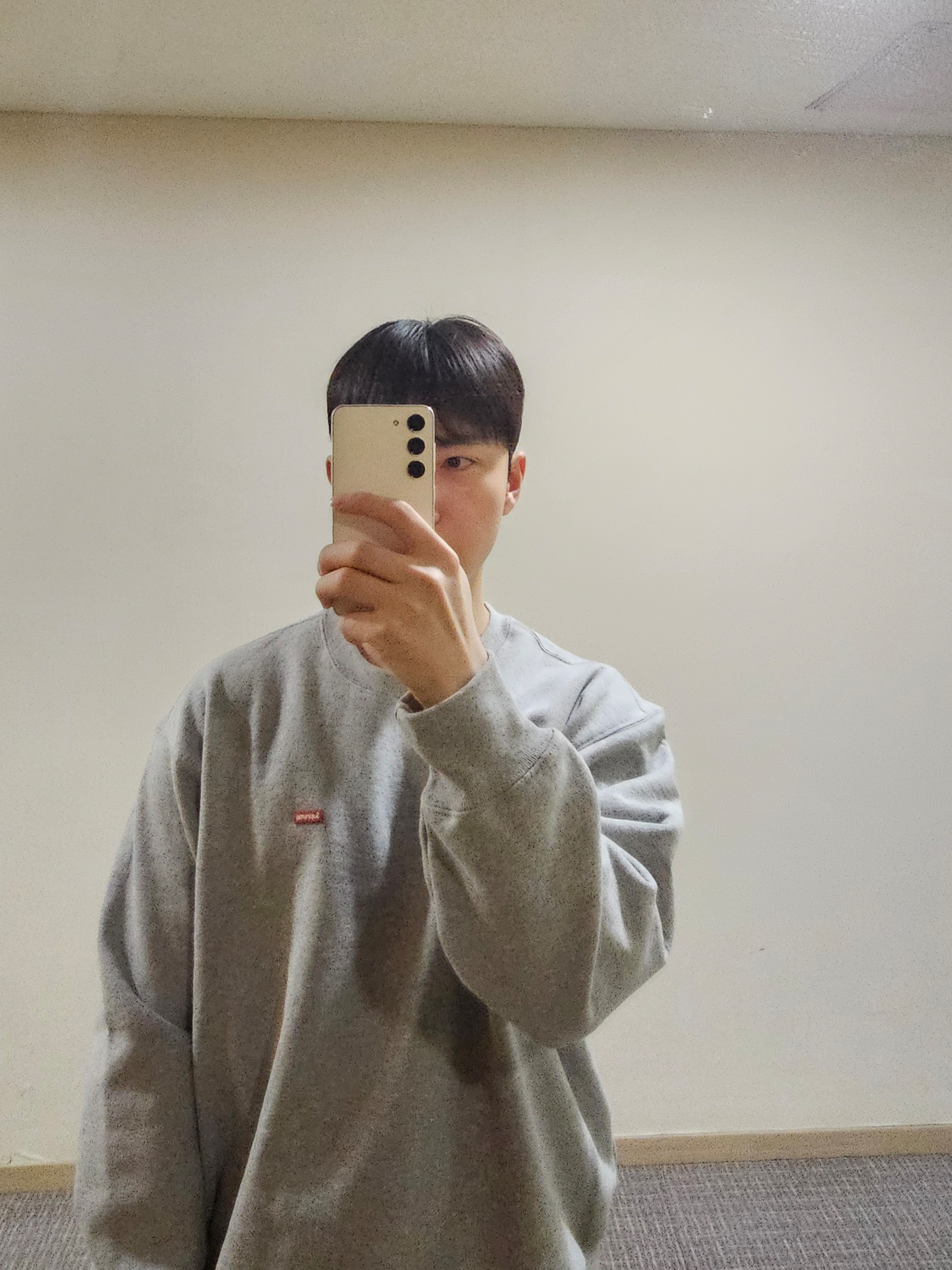 Supreme Small Box Crewneck Heather Grey - 25FW 착용 스타일 - 2